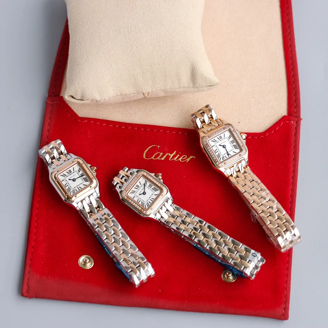 【High-end replica】💰1640! 【Top replica】💰3500! Cartier Panther Series - Full Rose Diamond Ring Gorgeous and unruly, it is the aesthetic style conveyed by Panthère de Cartier Panther. Its lines are smooth, charming, soft and docile on the wrist, as if dancing on the skin. The unique shape highlights a mature, elegant, confident and attractive female image.  The case is one-piece, measuring 22✖️30mm, using Swiss quartz movement, 316L stainless steel case, inlaid with diamonds. The head is inlaid with a synthetic white spinel, silver-plated dial, sword-shaped blue steel hands, 30 meters waterproof.  You will receive a customized Cartier red travel bag when you place an order⚠️Please look for the exclusive TW quality