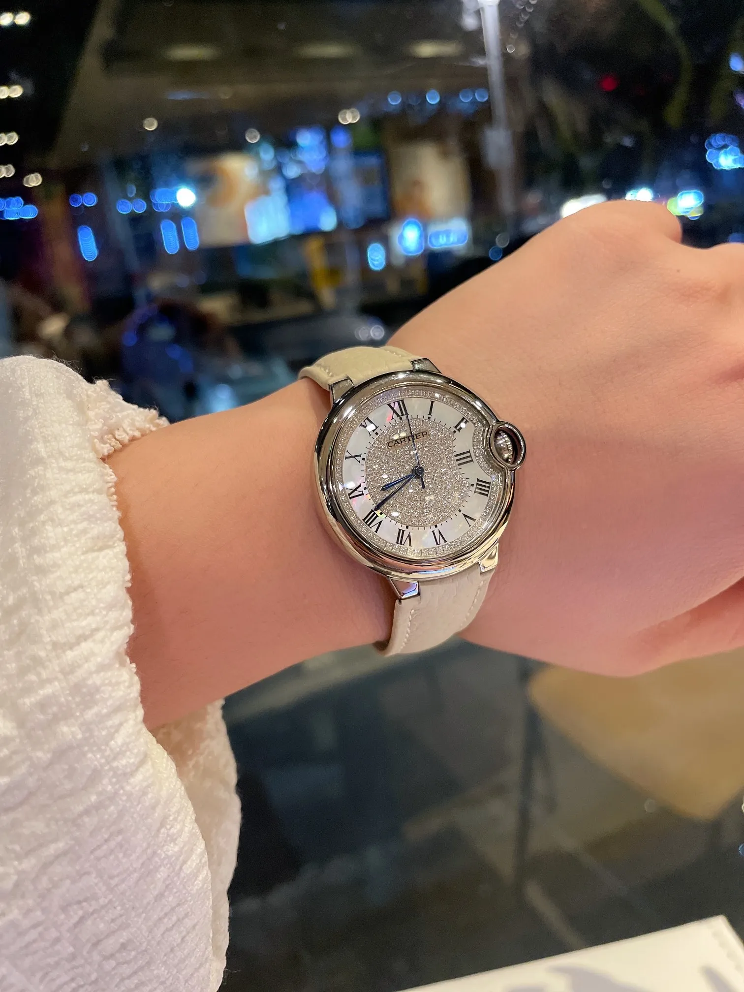 【High-end replica】💰1240! Cartier full diamond women's watch ✔️The most popular color, a perfect healing color/very temperamental color, the pebbled leather has just the right saturation, the delicate sheepskin is super soft and comfortable to wear. The key is the super showy white color❗️ Cartier blue balloon with diamond surface💎Gold is luxurious and noble. The real thing is super beautiful💋Swiss quartz size 36mm. Highly recommended to buy [Wow]