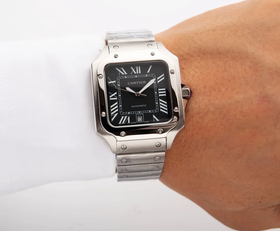 【High-end replica】💰1300! 【Customized all-in-one machine】💰1900! Santos, one of Cartier's most classic series Brand: Cartier Santos series (men's watch) Strap: Stainless steel strap Case: Made of 316 stainless steel Movement: (Imported 9015 movement, accurate travel time, stable movement 0 repairs) Size: Width 47.5/39.8mm thick 12mm men's watch) Same style in Xiaohongshu, same style in Douyin Live (focus on original new machines) Focus is an attitude, produced by JH!