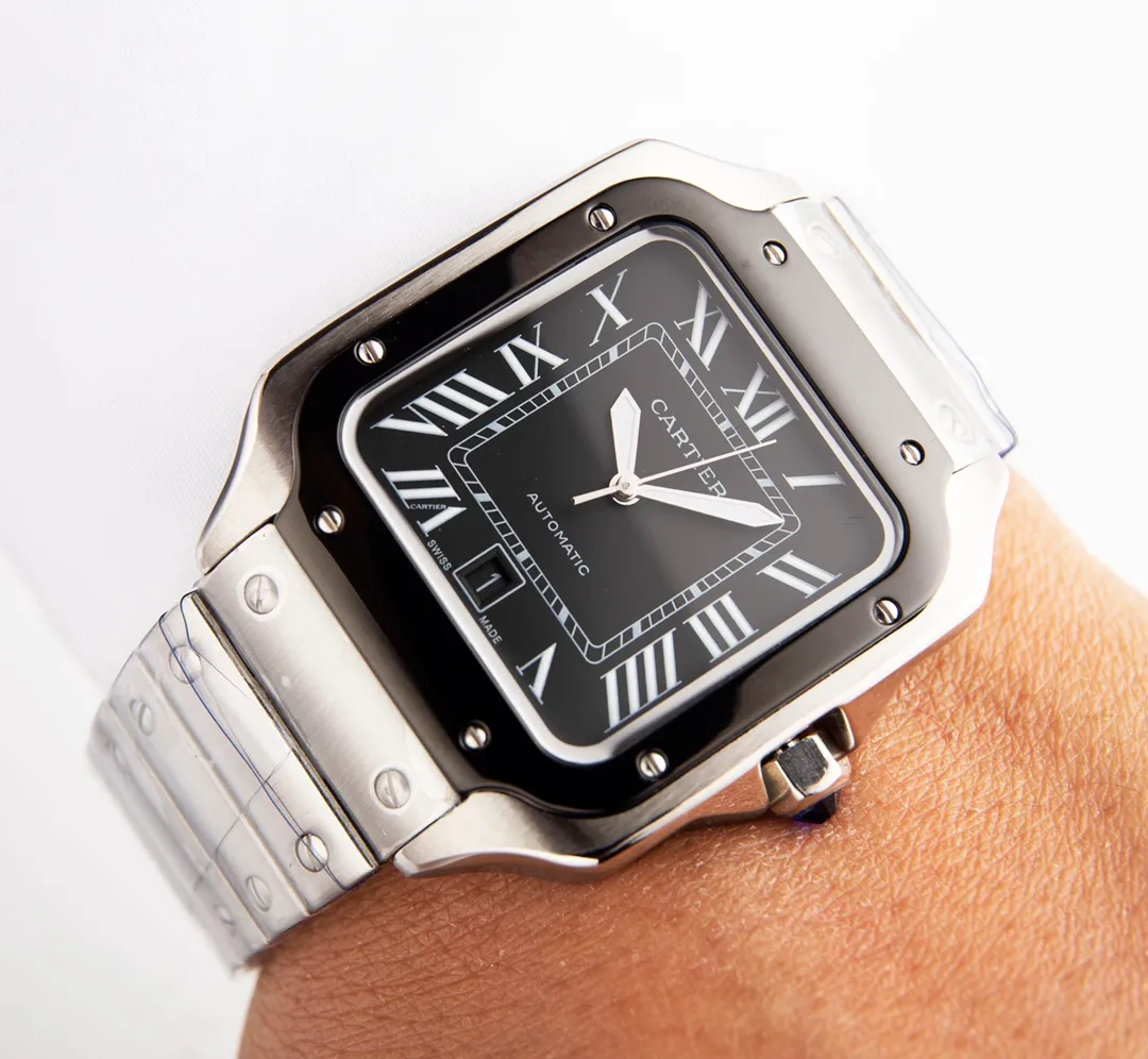 【High-end replica】💰1300! 【Customized all-in-one machine】💰1900! Santos, one of Cartier's most classic series Brand: Cartier Santos series (men's watch) Strap: Stainless steel strap Case: Made of 316 stainless steel Movement: (Imported 9015 movement, accurate travel time, stable movement 0 repairs) Size: Width 47.5/39.8mm thick 12mm men's watch) Same style in Xiaohongshu, same style in Douyin Live (focus on original new machines) Focus is an attitude, produced by JH!