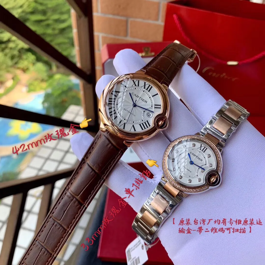 [High-end replica] 💰2320 each! The original Taiwan factory has counters with original shipping boxes - with QR codes that can be scanned. 42mm rose gold and 33mm rose gold single row diamonds 💋 Cartier Blue Balloon series. This series of watches is famous for its delicate style and elegant style in the Cartier watchmaking industry. Of course, this watch must have such characteristics. The color of the stainless steel case makes the watch as light as a balloon, and the blue crown seems to have disobediently deviated from the original planned trajectory, like a playful couple. The Roman numerals on the dial look retro and deep, decorated with guilloche patterns and sword-shaped hands. The entire watch gives people a delicate and considerate feel. Isn’t this what couples need? Built-in: Japanese Citizen fully automatic machine, water drop (fish eye bubble) sapphire glass mirror, highly waterproof, burnt steel blue pointer color, head curvature🎈 🔥Top quality products continue to be produced🔥