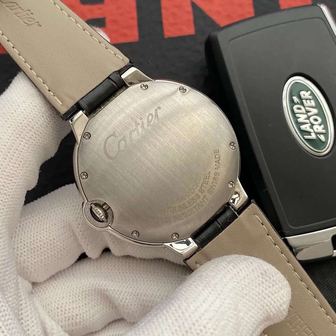 [Foreign trade import]💰1480 Cartier🔥Simple new product🔥Exclusive debut🔥 [Type]: Fine men's watch [Strap]: Genuine leather strap [Movement]: High-end fully automatic mechanical movement [Mirror]: Mineral-strengthened glass (higher definition) Elegant taste Vast and majestic Ingenuity Wrist treasure Size: 43mm diameter 12mm thick Hot sale on the market! Welcome to reprint!