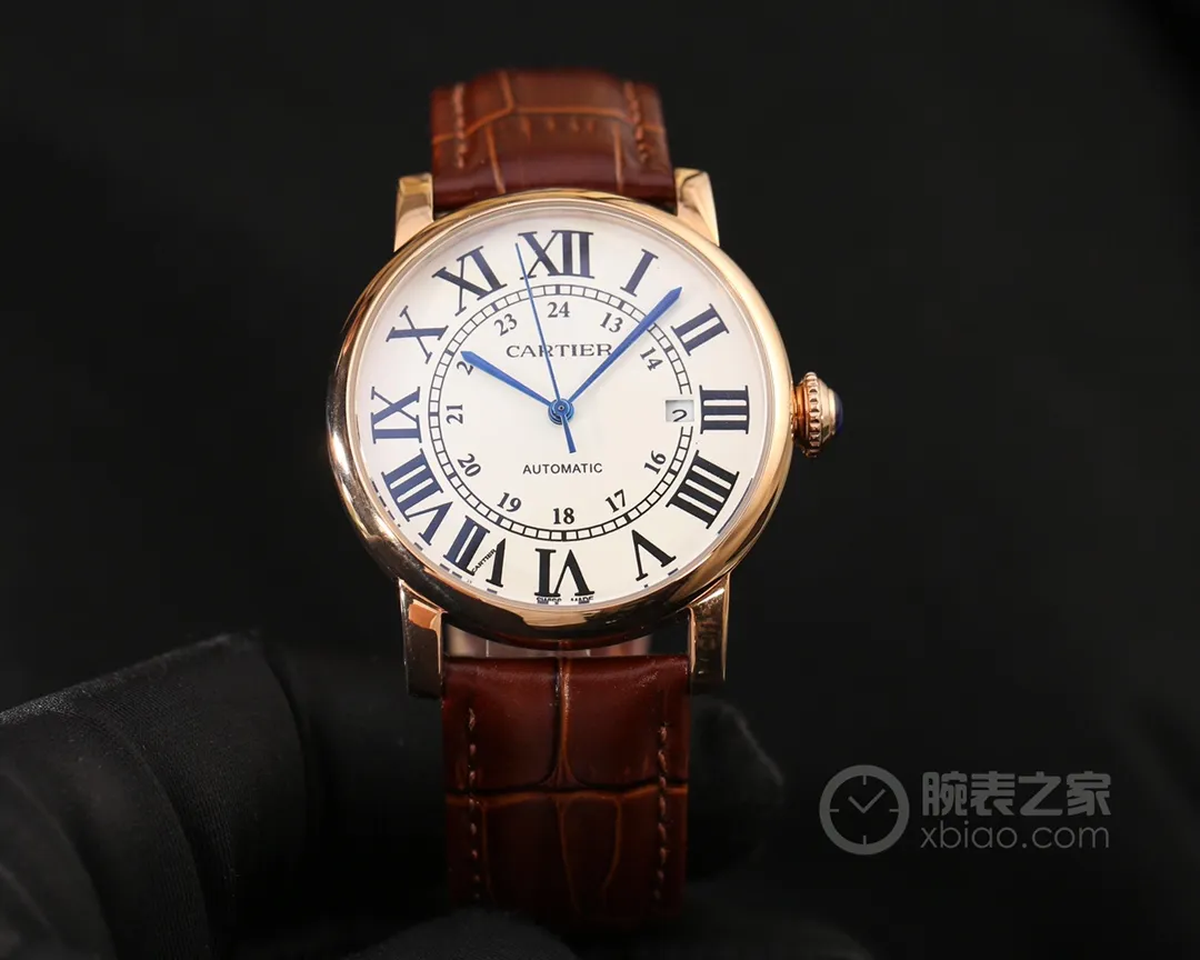 【Foreign trade import】💰1160! Cartier (extremely noble and wise work) 🔥Type: Exquisite men's watch (more excellent) Best design 🔥Strap: Made of genuine cowhide leather strap (more comfortable) for real men 🔥Movement: Super top mechanical movement (more stable) Perpetual and permanent 🔥Material: Mineral super strong mirror (more wear-resistant) [Rome & Single Calendar] Smart style, strong sense of thickness, special design, return with honor Size: diameter 43mm, thickness 13mm Smart launch! Welcome to reprint!