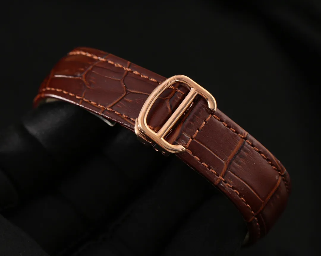 【Foreign trade import】💰1160! Cartier (extremely noble and wise work) 🔥Type: Exquisite men's watch (more excellent) Best design 🔥Strap: Made of genuine cowhide leather strap (more comfortable) for real men 🔥Movement: Super top mechanical movement (more stable) Perpetual and permanent 🔥Material: Mineral super strong mirror (more wear-resistant) [Rome & Single Calendar] Smart style, strong sense of thickness, special design, return with honor Size: diameter 43mm, thickness 13mm Smart launch! Welcome to reprint!