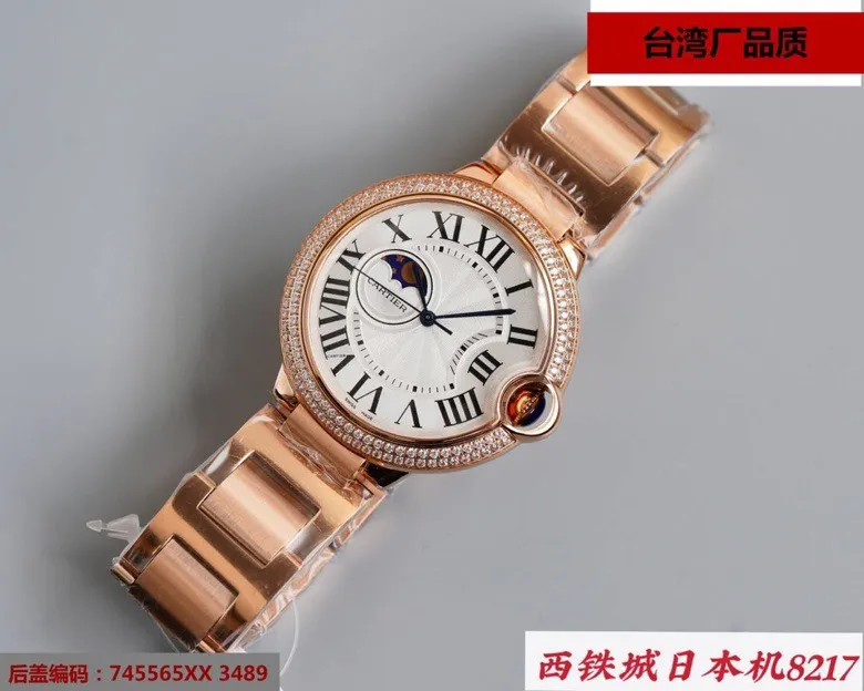 【High-end replica】💰2900! [Taiwan factory 40 size configuration Japanese machine 8217 True Star series, please note that it is mechanical, not quartz,]🌹Cartier Blue Balloon Star series, this series of watches is famous for its delicate style and elegant style in the Cartier watchmaking industry. Of course, this watch must have such characteristics. The color of the stainless steel case makes the watch as light as a balloon, and the blue crown seems to have disobediently deviated from the original planned trajectory, like a playful couple. The Roman numerals on the dial look retro and deep, decorated with guilloche patterns and sword-shaped hands. The entire watch gives people a delicate and considerate feel. Isn’t this what couples need? Built-in: Japanese Citizen fully automatic machine, water drop (fish eye bubble) sapphire glass mirror, highly waterproof, burnt steel blue pointer color, head curvature🎈