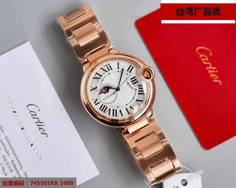 【High-end replica】💰2900! [Taiwan factory 40 size configuration Japanese machine 8217 True Star series, please note that it is mechanical, not quartz,]🌹Cartier Blue Balloon Star series, this series of watches is famous for its delicate style and elegant style in the Cartier watchmaking industry. Of course, this watch must have such characteristics. The color of the stainless steel case makes the watch as light as a balloon, and the blue crown seems to have disobediently deviated from the original planned trajectory, like a playful couple. The Roman numerals on the dial look retro and deep, decorated with guilloche patterns and sword-shaped hands. The entire watch gives people a delicate and considerate feel. Isn’t this what couples need? Built-in: Japanese Citizen fully automatic machine, water drop (fish eye bubble) sapphire glass mirror, highly waterproof, burnt steel blue pointer color, head curvature🎈