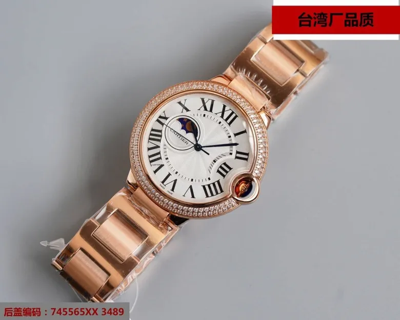 【High-end replica】💰2900! [Taiwan factory 40 size configuration Japanese machine 8217 True Star series, please note that it is mechanical, not quartz,]🌹Cartier Blue Balloon Star series, this series of watches is famous for its delicate style and elegant style in the Cartier watchmaking industry. Of course, this watch must have such characteristics. The color of the stainless steel case makes the watch as light as a balloon, and the blue crown seems to have disobediently deviated from the original planned trajectory, like a playful couple. The Roman numerals on the dial look retro and deep, decorated with guilloche patterns and sword-shaped hands. The entire watch gives people a delicate and considerate feel. Isn’t this what couples need? Built-in: Japanese Citizen fully automatic machine, water drop (fish eye bubble) sapphire glass mirror, highly waterproof, burnt steel blue pointer color, head curvature🎈