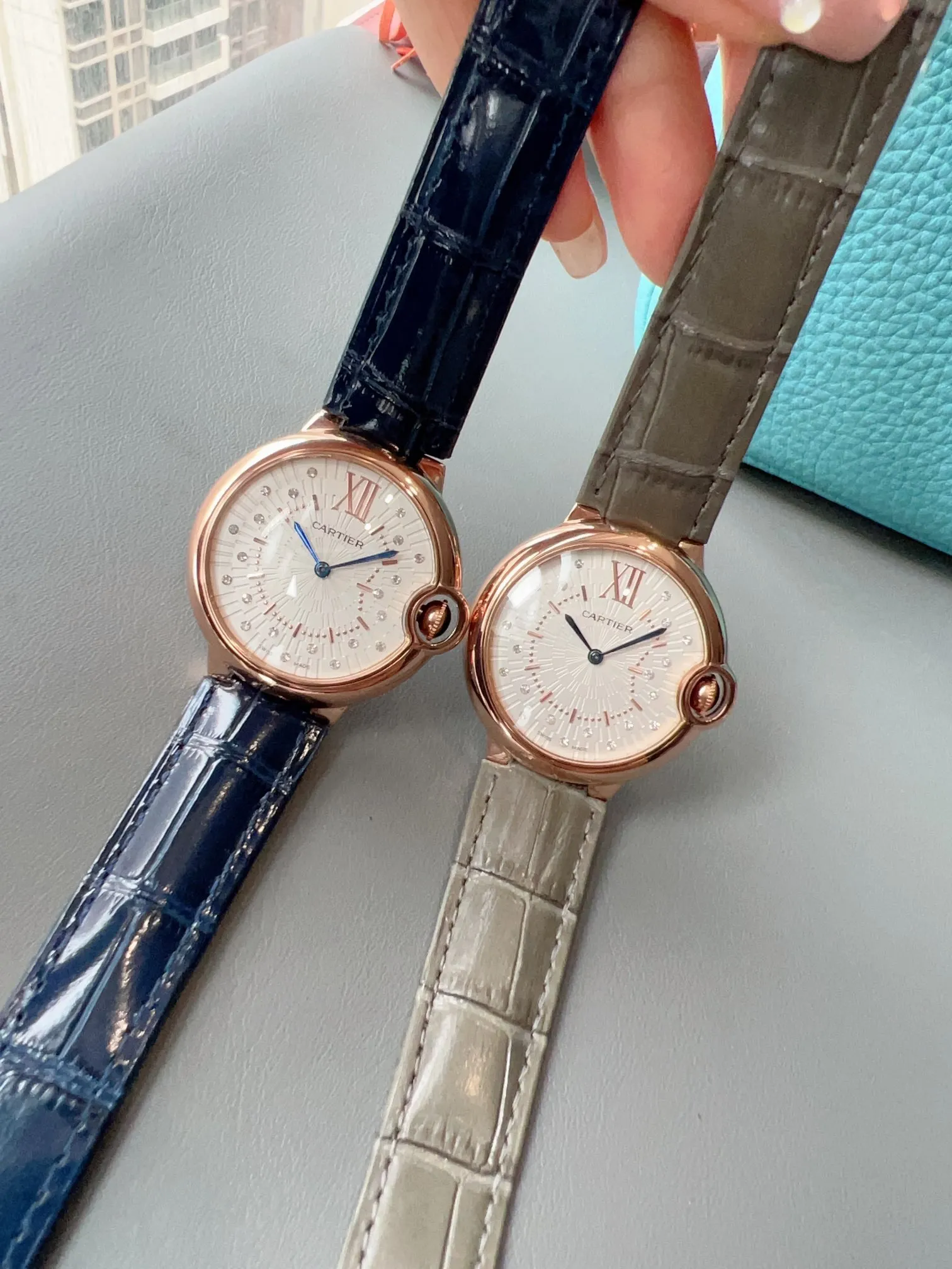 [High-end replica] 💰960 yuan each! The new Cartier Blue Balloon ✔️The most popular color, a perfect healing color/very elegant color, the pebbled leather has just the right saturation, the delicate sheepskin is super soft and comfortable to wear. The key is the super white color❗️ Cartier Blue Balloon is inlaid with diamonds💎Gold is luxurious and noble. The real thing is super beautiful💋Swiss quartz size 36mm. Highly recommended to buy [Wow]