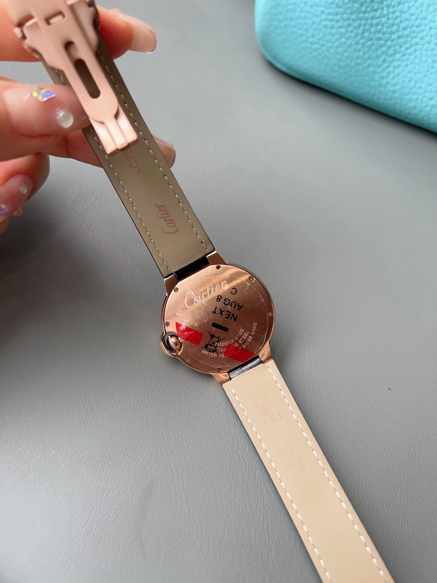 [High-end replica] 💰960 yuan each! The new Cartier Blue Balloon ✔️The most popular color, a perfect healing color/very elegant color, the pebbled leather has just the right saturation, the delicate sheepskin is super soft and comfortable to wear. The key is the super white color❗️ Cartier Blue Balloon is inlaid with diamonds💎Gold is luxurious and noble. The real thing is super beautiful💋Swiss quartz size 36mm. Highly recommended to buy [Wow]