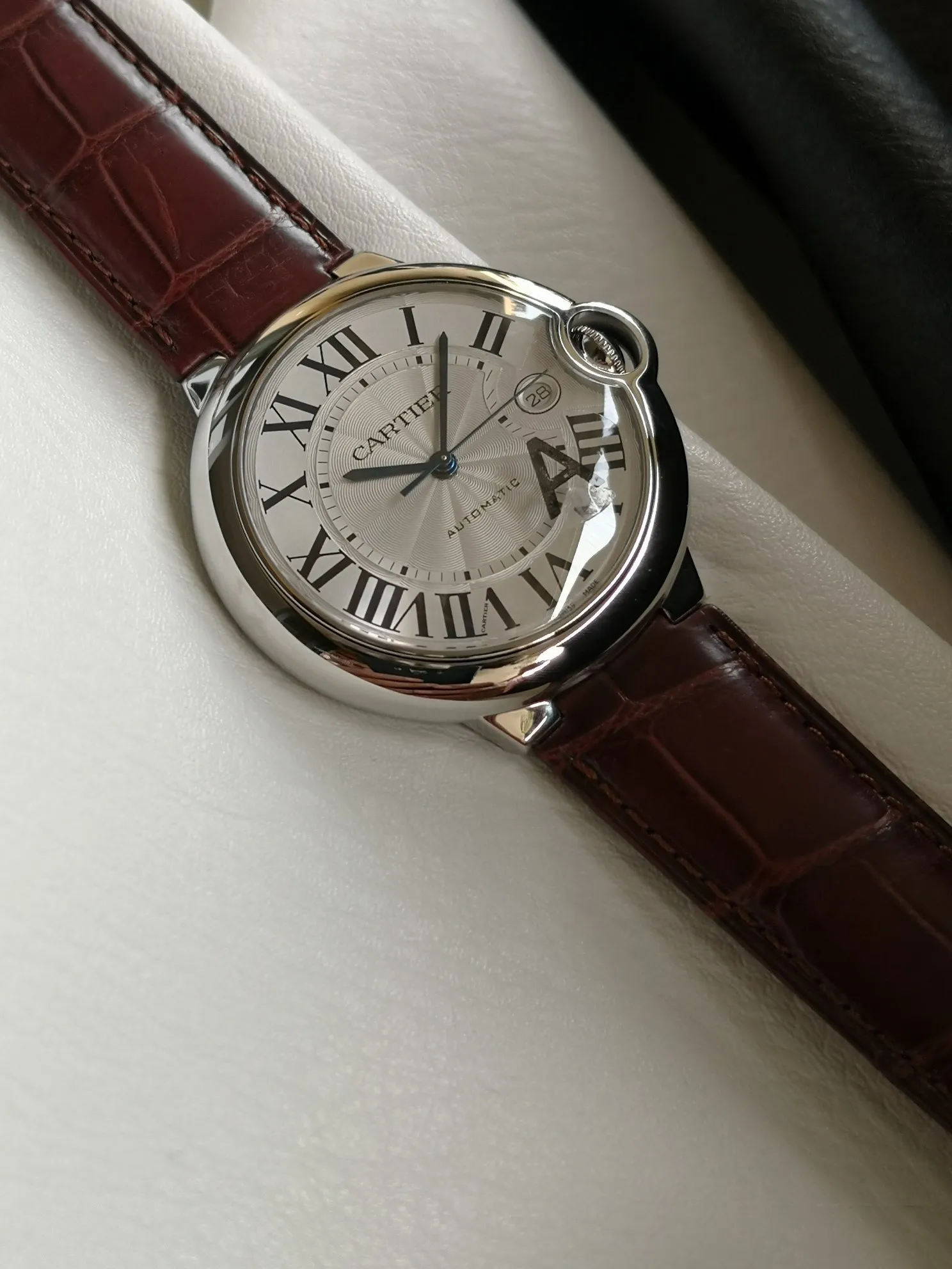 【High-end replica】💰1080! 【Taiwan Factory】💰1920! 【Top replica】💰3300! Cartier Blue Balloon series watch (guilloché dial, 2824-2 fully automatic machine, 42 mm), pays tribute to the retrograde, God bless the world! This picture was taken as a top-notch replica!