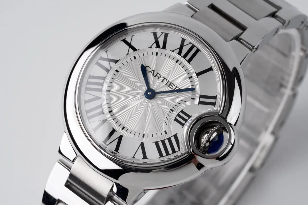 AF's most beautiful replica Cartier 33mm Blue Balloon W6920084 quartz women's watch! New upgraded version! Only a small amount has arrived! First come first served! It is the same style women’s watch with the highest degree of simulation on the market! Use the best 1:1 shell set! Sapphire crystal mirror! Swiss quartz movement! Original spinel crown! Original dial face! Swiss burnt steel blue needle! Three degrees waterproof! Good quality! Great value for money! Optional leather straps in various colors! The packaging is upgraded and synchronized! One watch, one number and one tag, three numbers in one! Scan the QR code to find out the authentic product! We are the only manufacturer in the market that buys and develops authentic products! Recommended, buy a quartz blue balloon women’s watch, look for it AF!