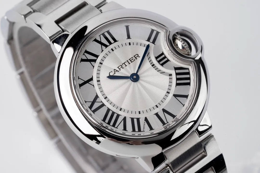 AF's most beautiful replica Cartier 33mm Blue Balloon W6920084 quartz women's watch! New upgraded version! Only a small amount has arrived! First come first served! It is the same style women’s watch with the highest degree of simulation on the market! Use the best 1:1 shell set! Sapphire crystal mirror! Swiss quartz movement! Original spinel crown! Original dial face! Swiss burnt steel blue needle! Three degrees waterproof! Good quality! Great value for money! Optional leather straps in various colors! The packaging is upgraded and synchronized! One watch, one number and one tag, three numbers in one! Scan the QR code to find out the authentic product! We are the only manufacturer in the market that buys and develops authentic products! Recommended, buy a quartz blue balloon women’s watch, look for it AF!