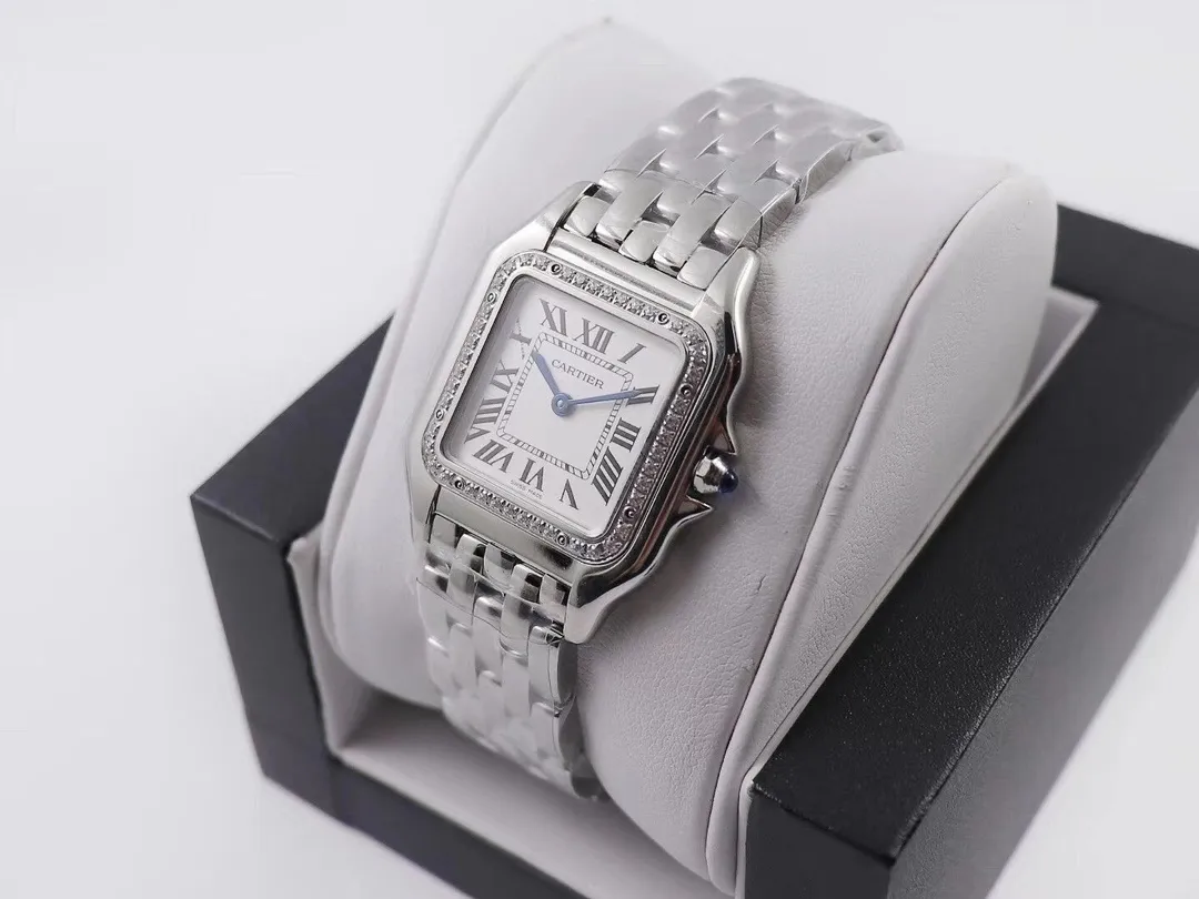【High-end replica】💰1160! Top replica 💰Private chat! Cartier Panthère de Cartier cheetah watch, gorgeous and unruly, is the aesthetic style conveyed by Panthère de Cartier cheetah. Its lines are smooth, charming, soft and docile on the wrist, as if dancing on the skin. The unique shape highlights a mature, elegant, confident and attractive female image. The case is one-piece, equipped with genuine Swiss quartz movement, 316L stainless steel case, inlaid with diamonds, the handle is inlaid with a synthetic blue spinel, silver-plated dial, sword-shaped blue steel hands, 100% three-degree waterproof, size: 27 x 37 mm, 22*30 mm, two sizes. Each watch has an independent body number. ❄Real shots, welcome to forward!