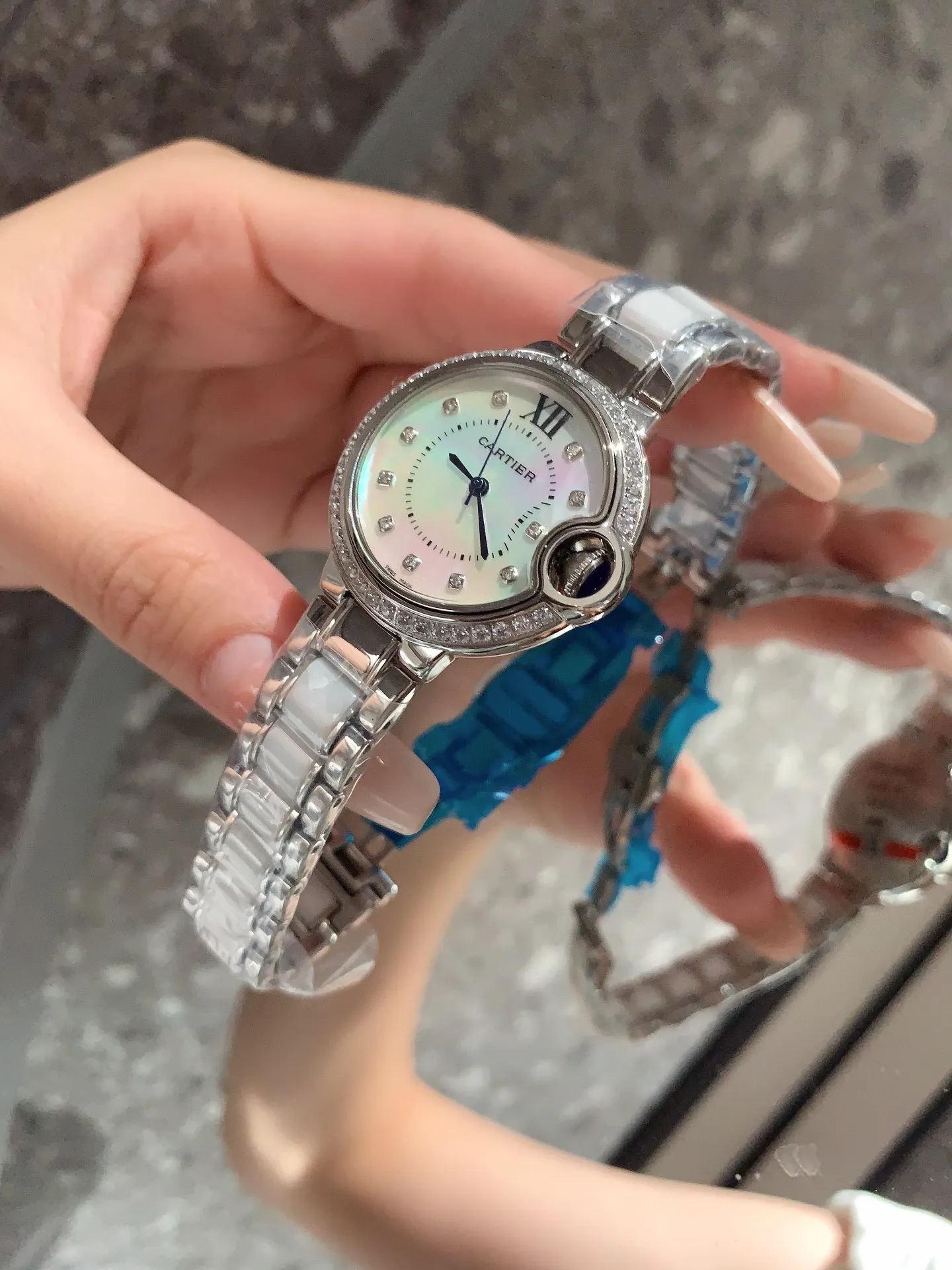 【High-end replica】💰1360! Cartier women's watch Blue Balloon, exquisite 33mm quartz watch, traditional three-hand design, starry sky running, time flowing, special craftsmanship with diamonds, perfect personality, paired with fish-eye glass, accurate travel time