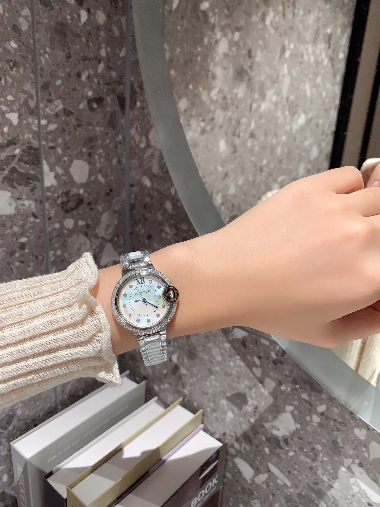 【High-end replica】💰1360! Cartier women's watch Blue Balloon, exquisite 33mm quartz watch, traditional three-hand design, starry sky running, time flowing, special craftsmanship with diamonds, perfect personality, paired with fish-eye glass, accurate travel time
