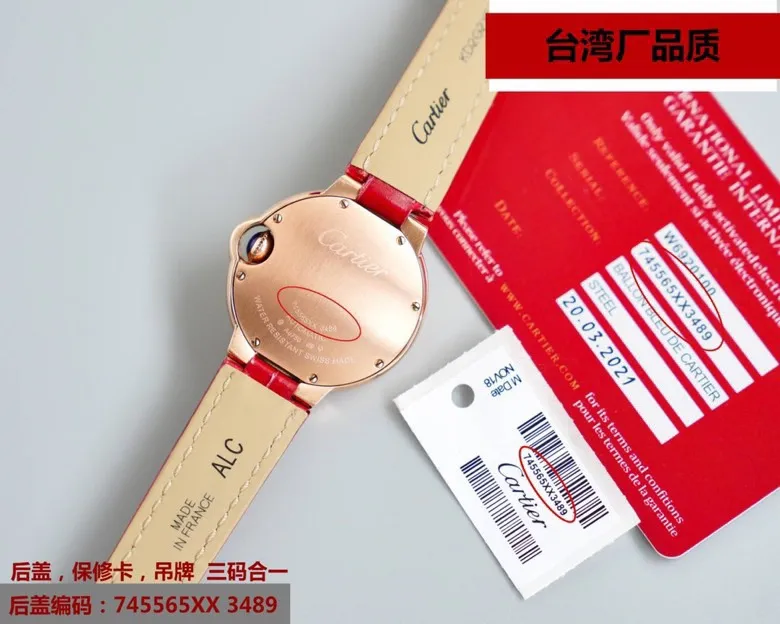 【Top replica】💰2800! Taiwan factory blue balloon V12 version, 33, 36 Swiss movement, (look for the bottom cover code 745565xx3489), this series of watches is famous for its delicate style and elegant style in the Cartier watchmaking industry. Of course, this watch must have such characteristics. The color of the stainless steel case makes the watch as light as a balloon, and the blue crown seems to have disobediently deviated from the original planned trajectory, like a playful couple. The Roman numerals on the dial look retro and deep, decorated with guilloche patterns and sword-shaped hands. The entire watch gives people a delicate and considerate feel. Isn’t this what couples need? Built-in: Swiss movement, water drop (fish eye bubble) sapphire glass mirror, highly waterproof, burnt steel blue pointer color, curvature shape of the crown