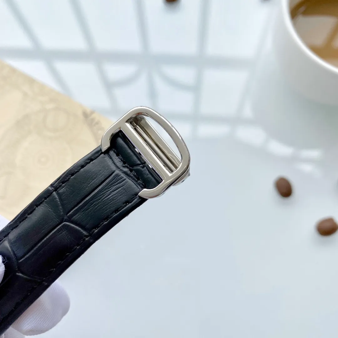 【Foreign Trade Import】💰1720! Cartier (extremely noble and wise work) [Special design] 🔥Type: Exquisite men's watch (more excellent) 🔥Strap: genuine cowhide/316L stainless steel strap (more durable) 🔥Movement: super top mechanical movement (more stable) perpetual motion 🔥Material: mineral super mirror (more wear-resistant) Smart style, strong sense of thickness, special design, return with honor Size: 43mm in diameter, 12mm thick, smart launch! Welcome to reprint!