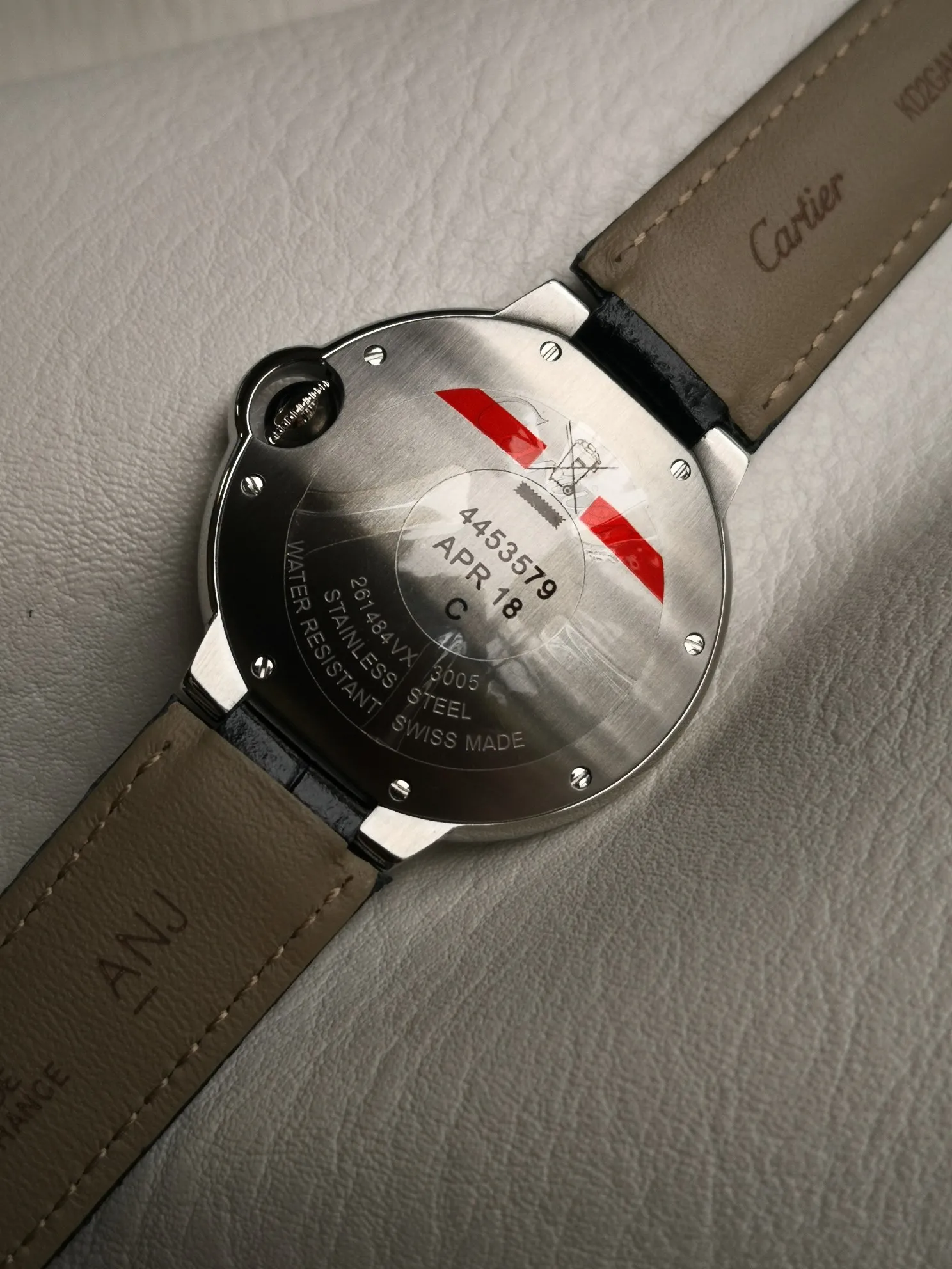 【Taiwan Factory】💰1720! 【Top replica】💰2800! Cartier Blue Balloon series watch (guilloché dial, sword-shaped blue steel hands, quartz, 33mm), pays tribute to the retrograde, God bless the world! This picture was taken as a top-notch replica!