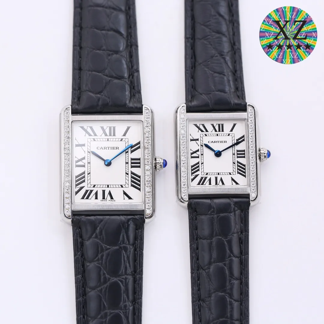 【Top Replica】💰2760! Cartier Tank [Litchi Grain Cowhide] Quick-release raw ear original cowhide, following the previous re-engraving plan. Use original parts and assemble them to create a unique clone that can compete with the original product. TANK-SOLO invites all watch friends to appreciate it. [Case] ​​The square case contains the universe. It is very difficult to alternate between rounded corners and right angles in order to pursue the perfect effect. Every finished product reflects the watchmaker’s patience and perseverance in striving for excellence. [Wonderful details] The bullet-shaped spinel, silver-plated pearlescent dial and blued hands are all supplied by the original parts factory. Combined with other accessories, the degree of simulation is unparalleled. [Strap] The same as the original factory, maintaining the choice of two straps - 1. Mississippi alligator leather 2. Aishi style TOGO leather. The former has extraordinary texture and the latter is comfortable to wear. Small size 31mm✖️24mm. Thickness 5.55! Medium size 35mm✖️27mm. Thickness 5.55! Real shots of shipment. Factory quality! Welcome to reprint!