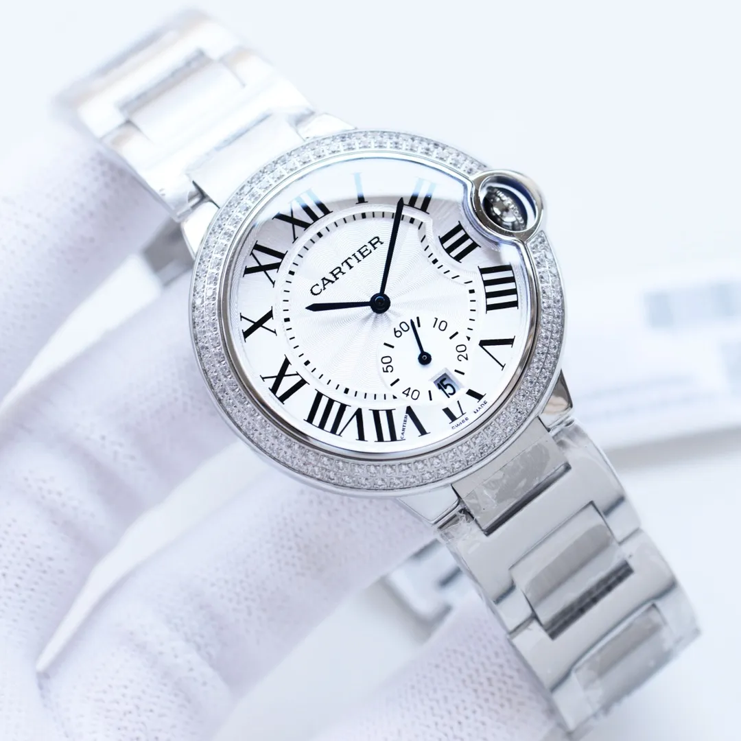 【Customized all-in-one machine】💰1720! Three sizes in one produced by Taiwan factory, size 33mm 36mm 42mmCartier Cartier Blue Balloon Series: The new quartz watch has a two-hand and a half calendar display. The two-hand and a half small seconds dial with calendar function that watch lovers have been waiting for is now on the shelves. Double sapphire glass mirror, 316 stainless steel case, steel blue sword-shaped hands, water drop fisheye effect sapphire mirror 3 o'clock glass opening🈷️Tooth reflection, Italian imported cowhide, 316 original steel belt, size 33mm 36mm42mm (bottom cover coded warranty card and hangtag three codes in one) individually packaged, Xiaohongshu recommends best-selling models, Douyin live broadcast popular models come to Long