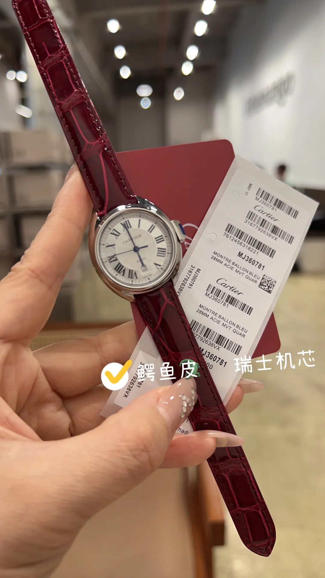 【High-end replica】💰1920! Cartier women's watch🐊crocodile leather high quality Kaka🔑key series The small 31mm key watch retains Cartier's classic design: Arabic numerals and sword-shaped blue steel hands. The top of the key-shaped crown is inlaid with a blue stone. The authentic engraved dial has sunburst decoration. The date display window is at 6 o'clock. The watch is equipped with an alligator leather strap, an imported original quartz movement, and a full stainless steel case. The classic design is very recognizable and suitable for any occasion. It is a very cost-effective watch.