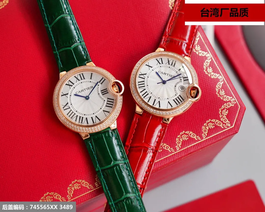 【Top replica】💰1720! Taiwan factory blue balloon V12 version, 28-42 size combination picture, look for the bottom cover code 745565xx3489), this series of watches is famous for its delicate style and elegant style in the Cartier watchmaking industry. Of course, this watch must have such characteristics. The color of the stainless steel case makes the watch as light as a balloon, and the blue crown seems to have disobediently deviated from the original planned trajectory, like a playful couple. The Roman numerals on the dial look retro and deep, decorated with guilloche patterns and sword-shaped hands. The entire watch gives people a delicate and considerate feel. Isn’t this what couples need? Built-in: Japan's Citizen fully automatic machine, also with Swiss quartz, water drop (fish eye bubble) sapphire glass mirror, highly waterproof, burnt steel blue pointer color, curvature shape of the crown