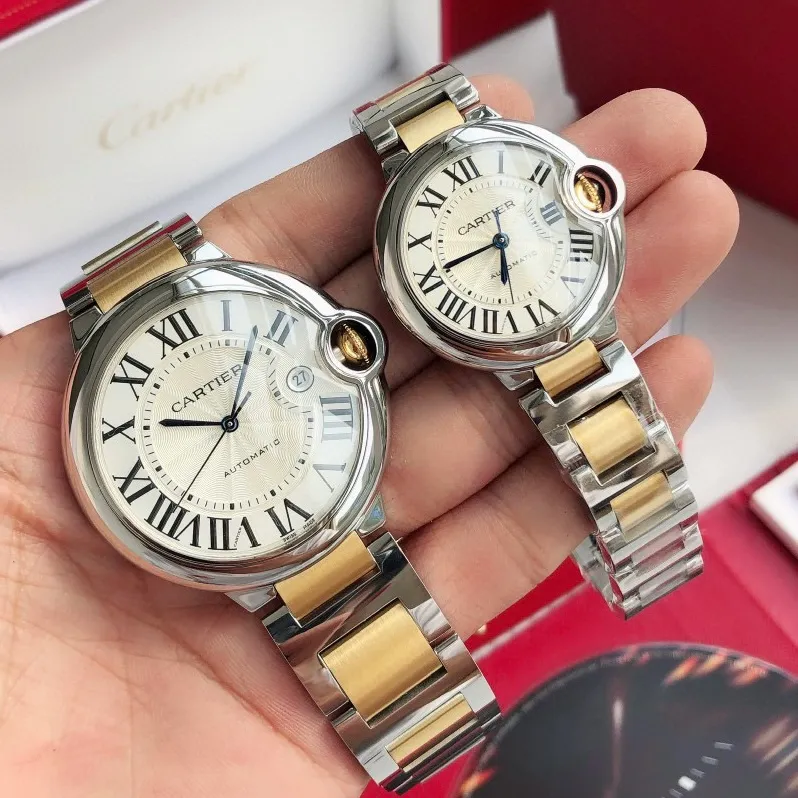 [High-end replica] 💰1160 men and 650 women! [Customized all-in-one machine]💰2100 men and 1280 women! Cartier Blue Balloon 33mm, 42mm Couple Matching Blue Balloon [Color] More beautiful combinations are waiting for you to discover [Upon appearance, heavily honed] After many years of long-term development, it has finally become a sharp weapon, the first choice for love, a hot-selling hot model [Color] The 42mm men's model of the Blue Balloon series is equipped with imported 9015 all-in-one machine movement, and the details of the shell appearance are exquisite and beautiful The 33mm women's model is equipped with the original Seiko NH05 movement, which is as thin as 10.8mm, slender and round, and vividly reproduces the essence of the original genuine product. Based on the above-mentioned details, the overall shell shape and appearance lines are beautiful and highly integrated, integrating multiple high-end craftsmanship!