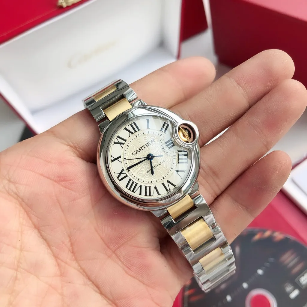 [High-end replica] 💰1160 men and 650 women! [Customized all-in-one machine]💰2100 men and 1280 women! Cartier Blue Balloon 33mm, 42mm Couple Matching Blue Balloon [Color] More beautiful combinations are waiting for you to discover [Upon appearance, heavily honed] After many years of long-term development, it has finally become a sharp weapon, the first choice for love, a hot-selling hot model [Color] The 42mm men's model of the Blue Balloon series is equipped with imported 9015 all-in-one machine movement, and the details of the shell appearance are exquisite and beautiful The 33mm women's model is equipped with the original Seiko NH05 movement, which is as thin as 10.8mm, slender and round, and vividly reproduces the essence of the original genuine product. Based on the above-mentioned details, the overall shell shape and appearance lines are beautiful and highly integrated, integrating multiple high-end craftsmanship!