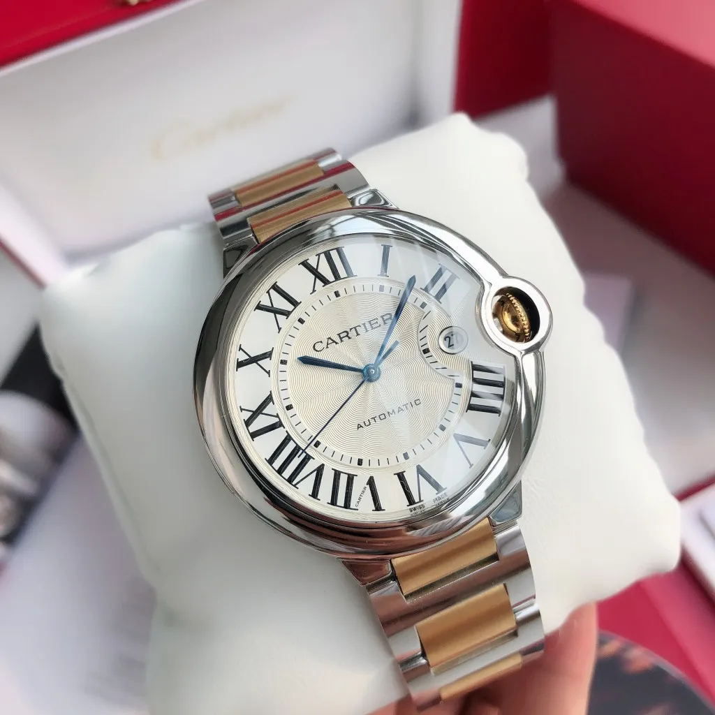 [High-end replica] 💰1160 men and 650 women! [Customized all-in-one machine]💰2100 men and 1280 women! Cartier Blue Balloon 33mm, 42mm Couple Matching Blue Balloon [Color] More beautiful combinations are waiting for you to discover [Upon appearance, heavily honed] After many years of long-term development, it has finally become a sharp weapon, the first choice for love, a hot-selling hot model [Color] The 42mm men's model of the Blue Balloon series is equipped with imported 9015 all-in-one machine movement, and the details of the shell appearance are exquisite and beautiful The 33mm women's model is equipped with the original Seiko NH05 movement, which is as thin as 10.8mm, slender and round, and vividly reproduces the essence of the original genuine product. Based on the above-mentioned details, the overall shell shape and appearance lines are beautiful and highly integrated, integrating multiple high-end craftsmanship!