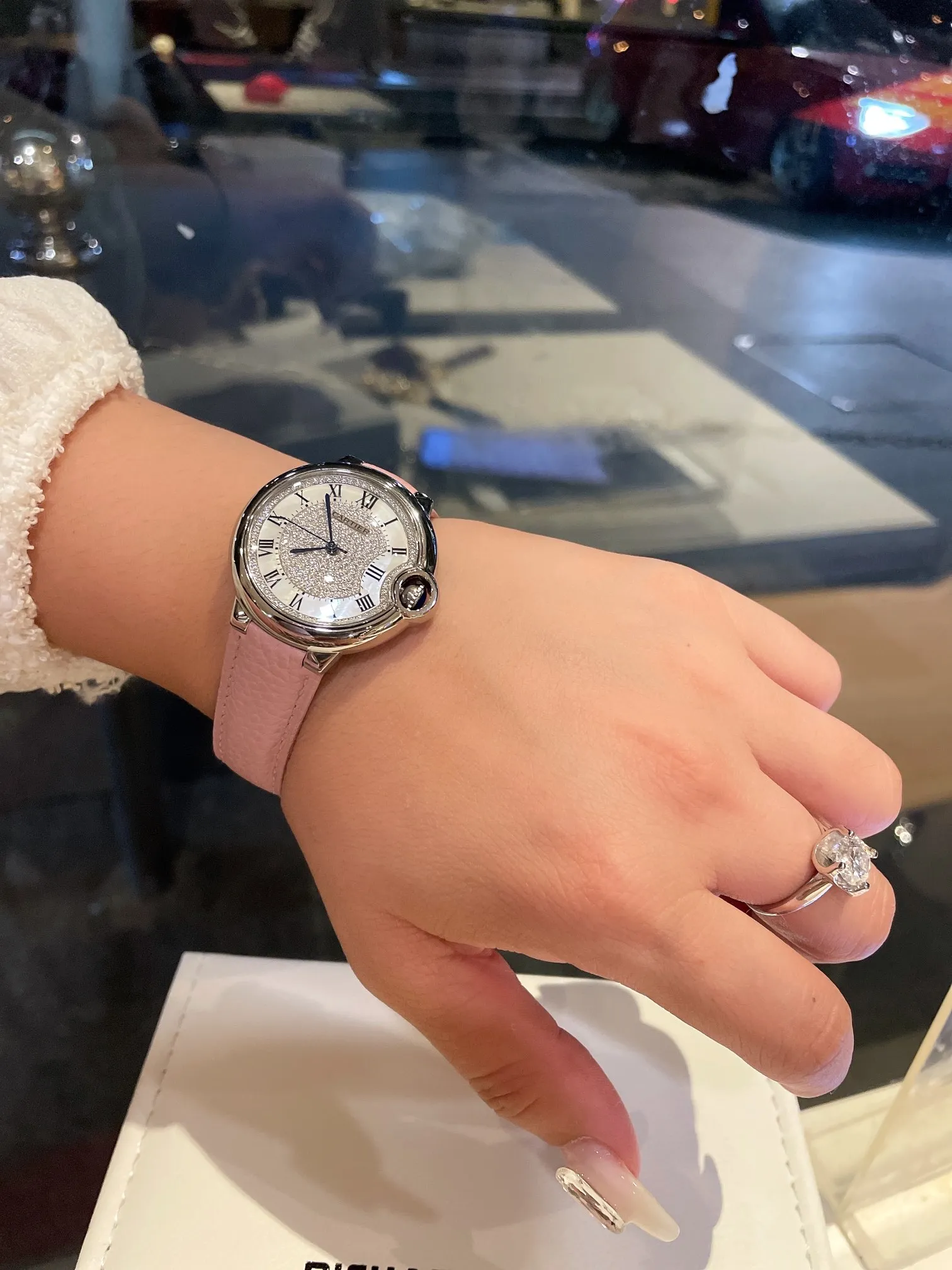 【High-end replica】💰1240! Cartier full diamond women's watch ✔️The most popular color, a perfect healing color/very temperamental color, the pebbled leather has just the right saturation, the delicate sheepskin is super soft and comfortable to wear. The key is the super showy white color❗️ Cartier blue balloon with diamond surface💎Gold is luxurious and noble. The real thing is super beautiful💋Swiss quartz size 36mm. Highly recommended to buy [Wow]