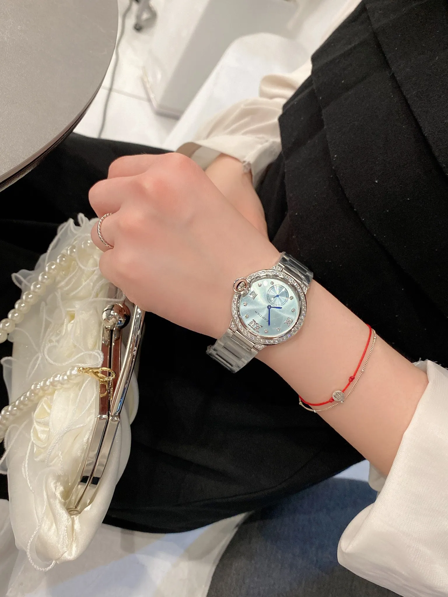 【High-end replica】💰1040! Cartier The perfect healing color/very temperamental color, the saturation of the pebbled leather is just right, the delicate sheepskin is super soft and comfortable to wear ✨Natural creamy feel, not too small and fresh, the key is to be super high-end❗️ Cartier blue balloon inlaid with diamond pearl shells🐚 face🌃starry sky movement Luxurious and beautiful in kind💋Swiss quartz size 36mm Highly recommended to buy!