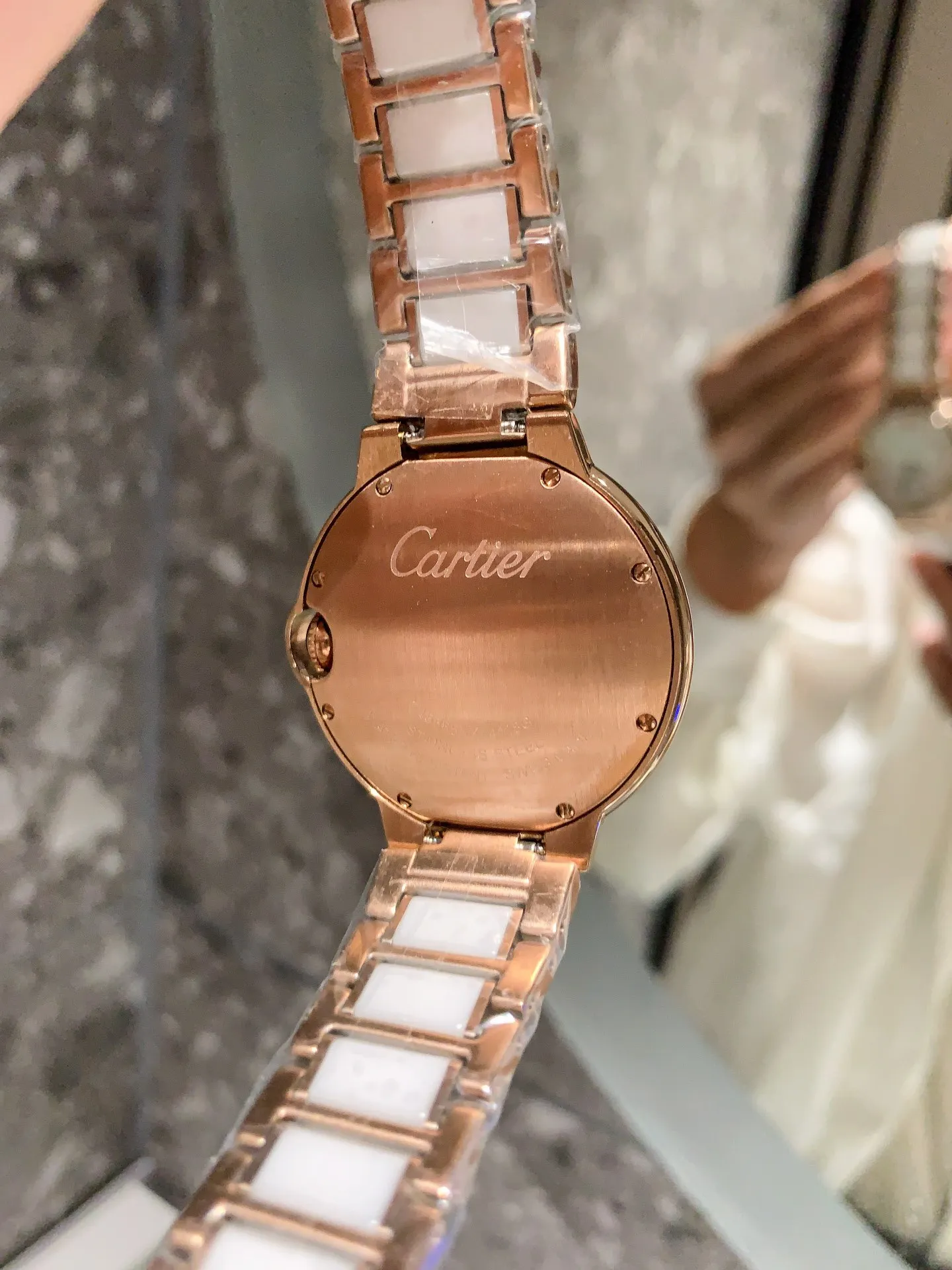 【High-end replica】💰1640! The new fashionable quartz women's model [Cartier] is carefully designed ❤️ versatile and durable to look at 💞 comfortable to wear 💗 popular basket balloon, the aperture has a glossy feel, and the diamond ring has a jewelry feel. It adopts imported quartz movement and is matched with the most fashionable steel band between ceramics. It is gorgeous and unique but not complicated. The whole watch is elegant and harmonious. The dial is retro and has an aristocratic temperament. ❣️Size 36mm*9mm