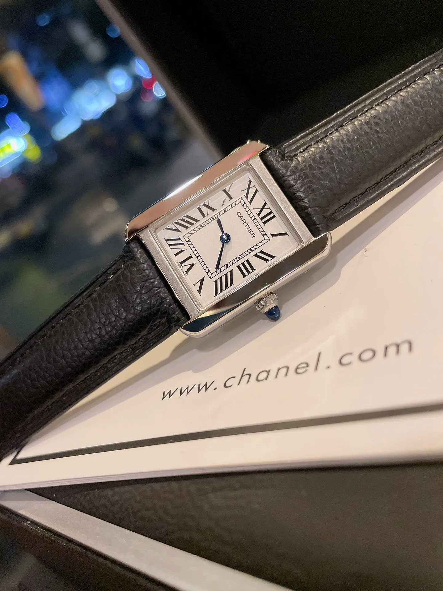 【High-end replica】💰1080! Cartier tank series retro watch TANK tank series! The lettering adopts three-dimensional protrusion, 316L stainless steel version, couple watch, imported Swiss movement, three codes in one. Medium size 27MMX34MM, small size 24MMX31MM. The details are polished, the color of the hands, the curvature of the handle, the original pebbled leather belt, the original stainless steel belt, with sticker code, color distribution: white shell, gold shell, rose gold shell, strap colors are complete! Imported Swiss movement, Sapphire TankSolo’s ingenuity is worth owning!