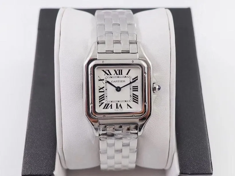 【High-end replica】💰1160! Top replica 💰Private chat! Cartier Panthère de Cartier cheetah watch, gorgeous and unruly, is the aesthetic style conveyed by Panthère de Cartier cheetah. Its lines are smooth, charming, soft and docile on the wrist, as if dancing on the skin. The unique shape highlights a mature, elegant, confident and attractive female image. The case is one-piece, equipped with genuine Swiss quartz movement, 316L stainless steel case, inlaid with diamonds, the handle is inlaid with a synthetic blue spinel, silver-plated dial, sword-shaped blue steel hands, 100% three-degree waterproof, size: 27 x 37 mm, 22*30 mm, two sizes. Each watch has an independent body number. ❄Real shots, welcome to forward!