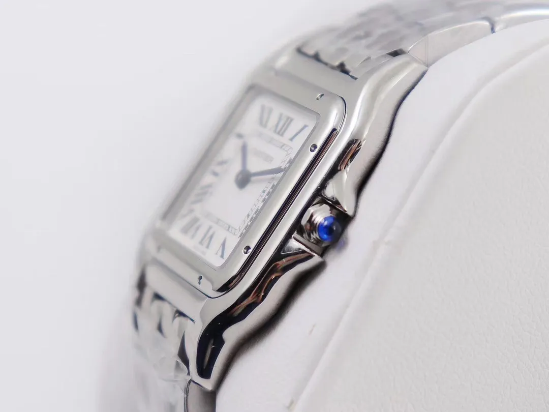【High-end replica】💰1160! Top replica 💰Private chat! Cartier Panthère de Cartier cheetah watch, gorgeous and unruly, is the aesthetic style conveyed by Panthère de Cartier cheetah. Its lines are smooth, charming, soft and docile on the wrist, as if dancing on the skin. The unique shape highlights a mature, elegant, confident and attractive female image. The case is one-piece, equipped with genuine Swiss quartz movement, 316L stainless steel case, inlaid with diamonds, the handle is inlaid with a synthetic blue spinel, silver-plated dial, sword-shaped blue steel hands, 100% three-degree waterproof, size: 27 x 37 mm, 22*30 mm, two sizes. Each watch has an independent body number. ❄Real shots, welcome to forward!