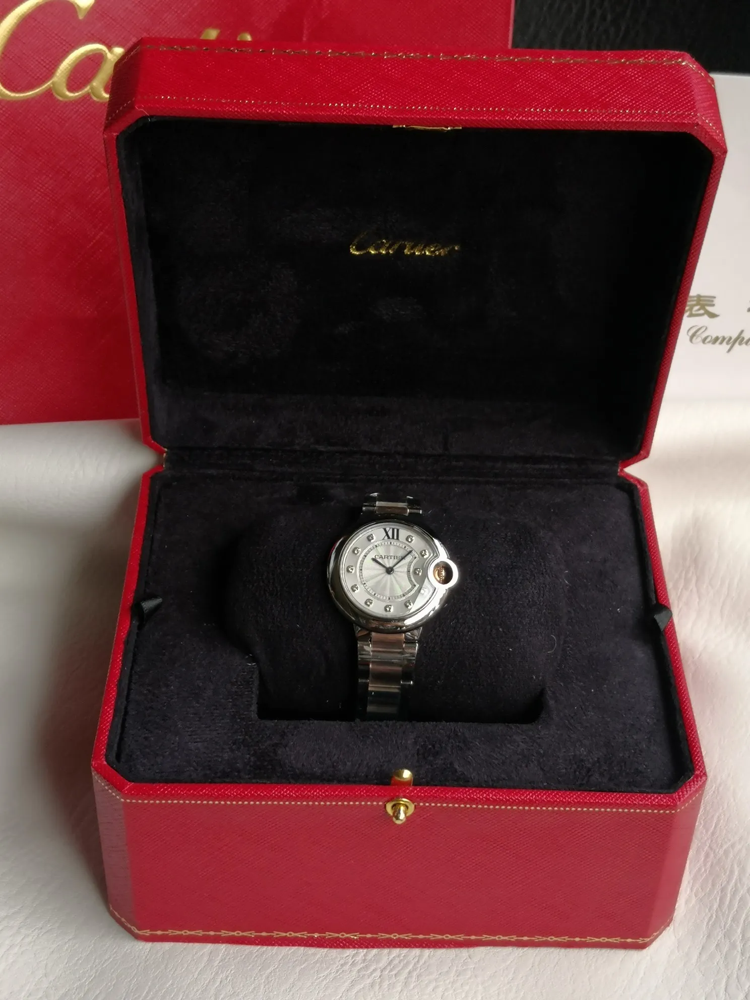 【High-end replica】💰1120! Taiwan factory 💰1720! Top replica 💰Private chat! Cartier Blue Balloon series watch (guilloché dial, sword-shaped blue steel hands, quartz, 33mm), pays tribute to the retrograde, God bless the world! This picture was taken as a top-notch replica!