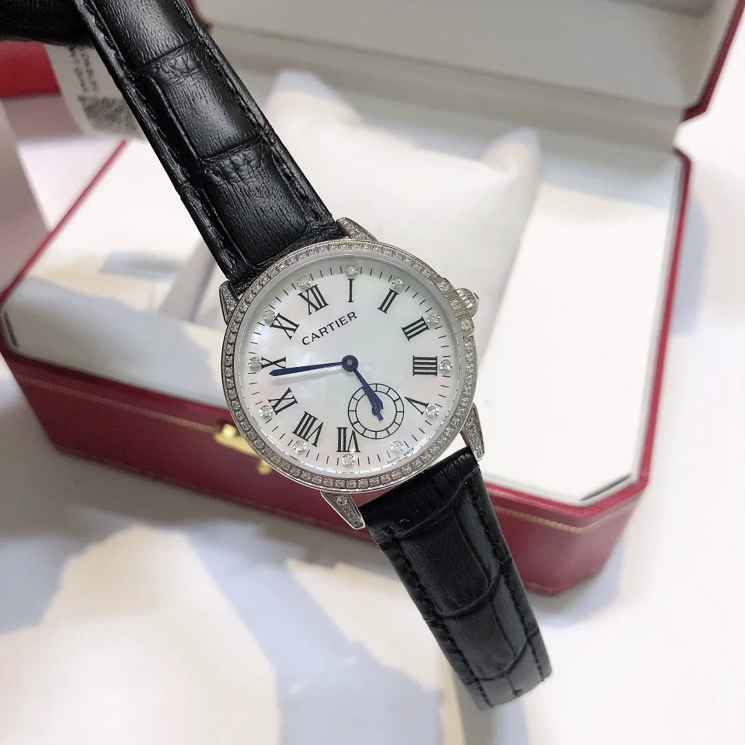 【Foreign trade import】💰1080! The latest high-end jewelry series of watches launched by Cartier has a ring studded with double diamonds that exudes a bright and charming light that cannot be looked at. The classic Roman numeral display reveals a pure French style. The round shell design is in line with the Chinese people's pursuit of "perfection" aesthetics, and we can't help but think of countless beautiful scenes related to the "circle". Size 36mm, sapphire glass mirror, Swiss movement "MX real shot"