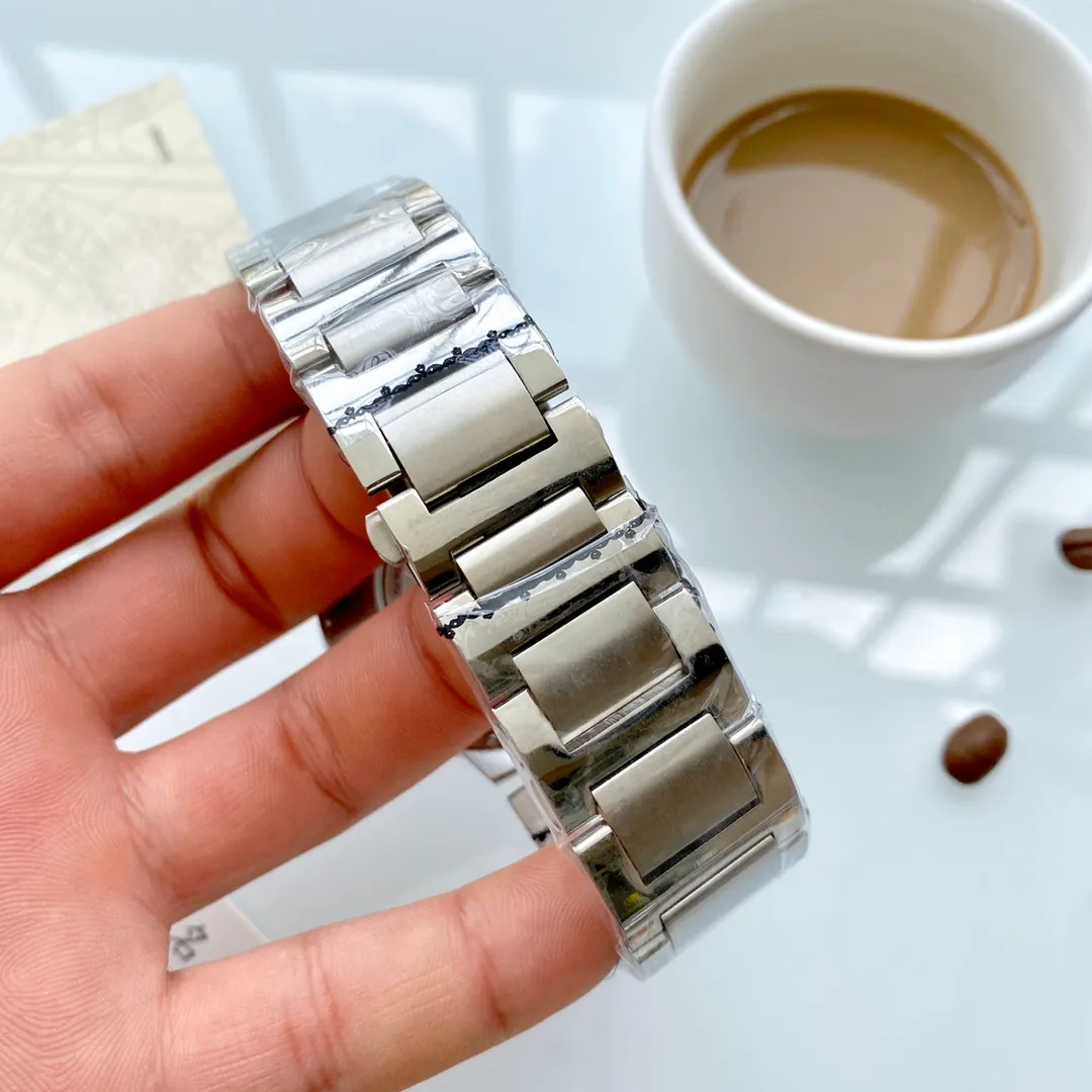 【Foreign trade import】💰1680! Cartier (Exquisite quality, outstanding debut) 🎉🎉 [Type]: Boutique men's watch (top-level) exquisite [Strap]: Made of genuine cowhide leather strap (durable) [Movement]: Top-level mechanical movement (stable) [Material]: Mineral super strong mirror (higher definition) Exquisite quality and generous style, excellent temperament, wise and exclusive [Size]: 43mm diameter, 12mm thick, hot sale! Welcome to reprint!