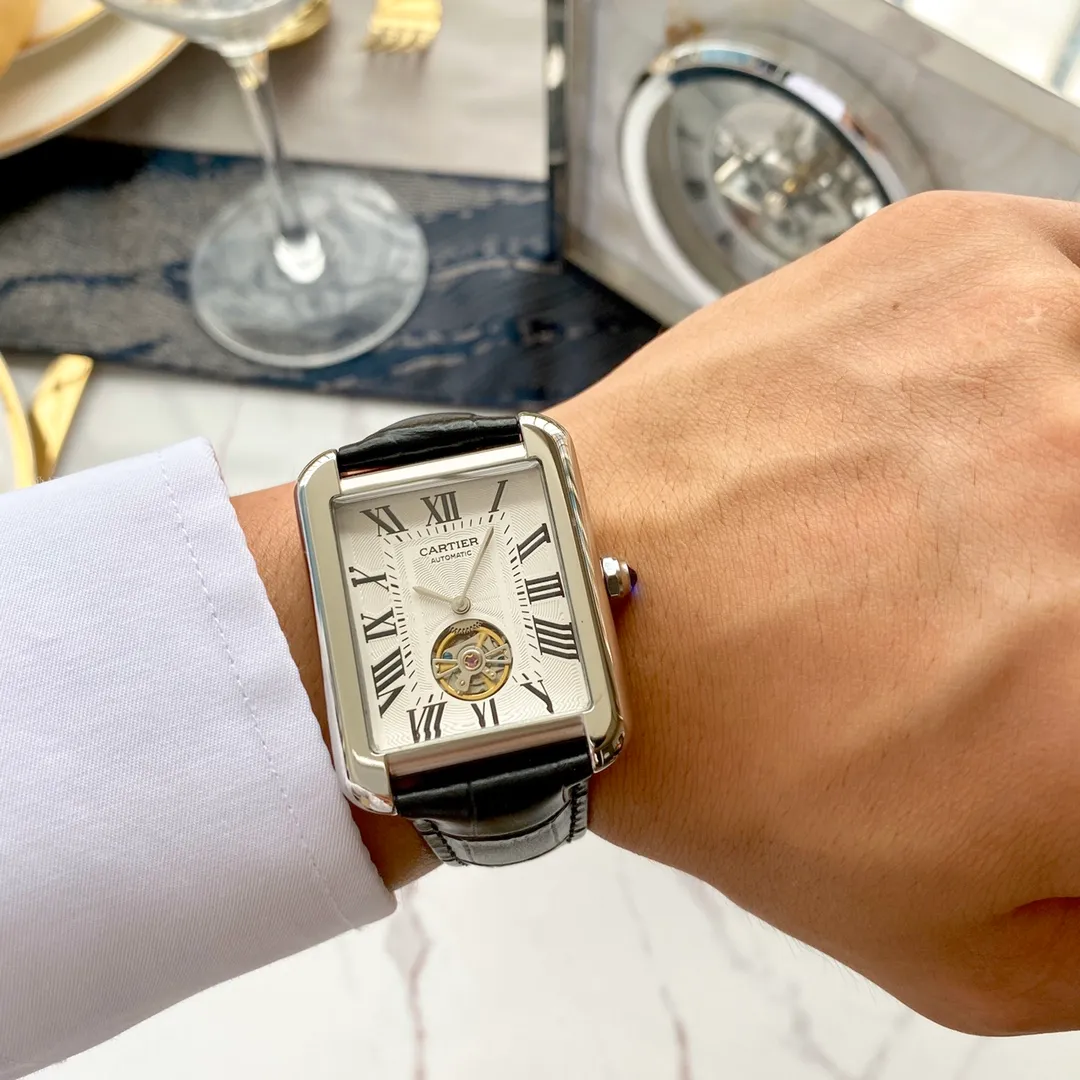 【Foreign trade import】💰1340! Cartier (top quality, outstanding debut) 🎉🎉 [Type]: Boutique men's watch (top) exquisite quality [Strap]: Genuine leather & 316 stainless steel strap (durable) [Movement]: Top mechanical movement (stable) [Material]: Mineral super strong mirror (wear-resistant) Exquisite quality Generous style Excellent temperament Wisdom and exclusivity [Size]: 41mm in diameter and 12mm in thickness Hot sale on the market! Welcome to reprint!