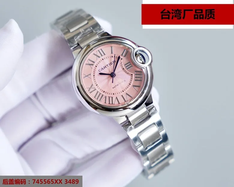 【Top replica】💰1920! Taiwan factory Blue Balloon V12 version, 33, 36 Japan machine, (look for the bottom cover code 745565xx3489), this series of watches is famous for its delicate style and elegant style in the Cartier watchmaking industry. Of course, this watch must have such characteristics. The color of the stainless steel case makes the watch as light as a balloon, and the blue crown seems to have disobediently deviated from the original planned trajectory, like a playful couple. The Roman numerals on the dial look retro and deep, decorated with guilloche patterns and sword-shaped hands. The entire watch gives people a delicate and considerate feel. Isn’t this what couples need? Built-in: Japan's Citizen fully automatic machine, also with Swiss quartz, water drop (fish eye bubble) sapphire glass mirror, highly waterproof, burnt steel blue pointer color, curvature shape of the crown