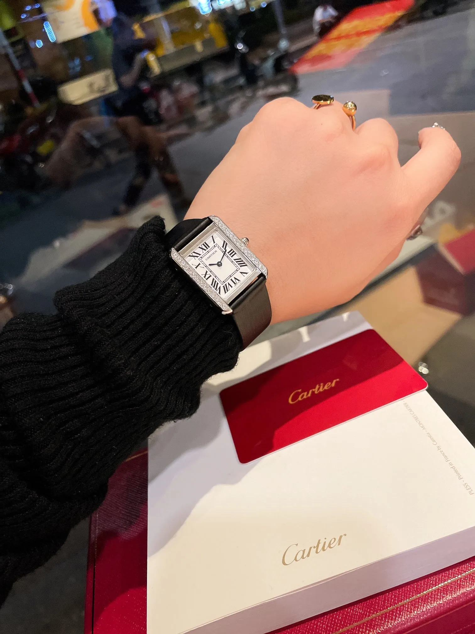 【High-end replica】💰1360! Cartier tank series retro watch TANK tank series! The lettering adopts three-dimensional protrusion, 316L stainless steel version, couple watch, imported Swiss movement, three codes in one. Medium size 27MMX34MM, small size 24MMX31MM. The details are polished, the color of the hands, the curvature of the handle, the original pebbled leather belt, the original stainless steel belt, with sticker code, color distribution: white shell, gold shell, rose gold shell, strap colors are complete! Imported Swiss movement, Sapphire TankSolo’s ingenuity is worth owning!