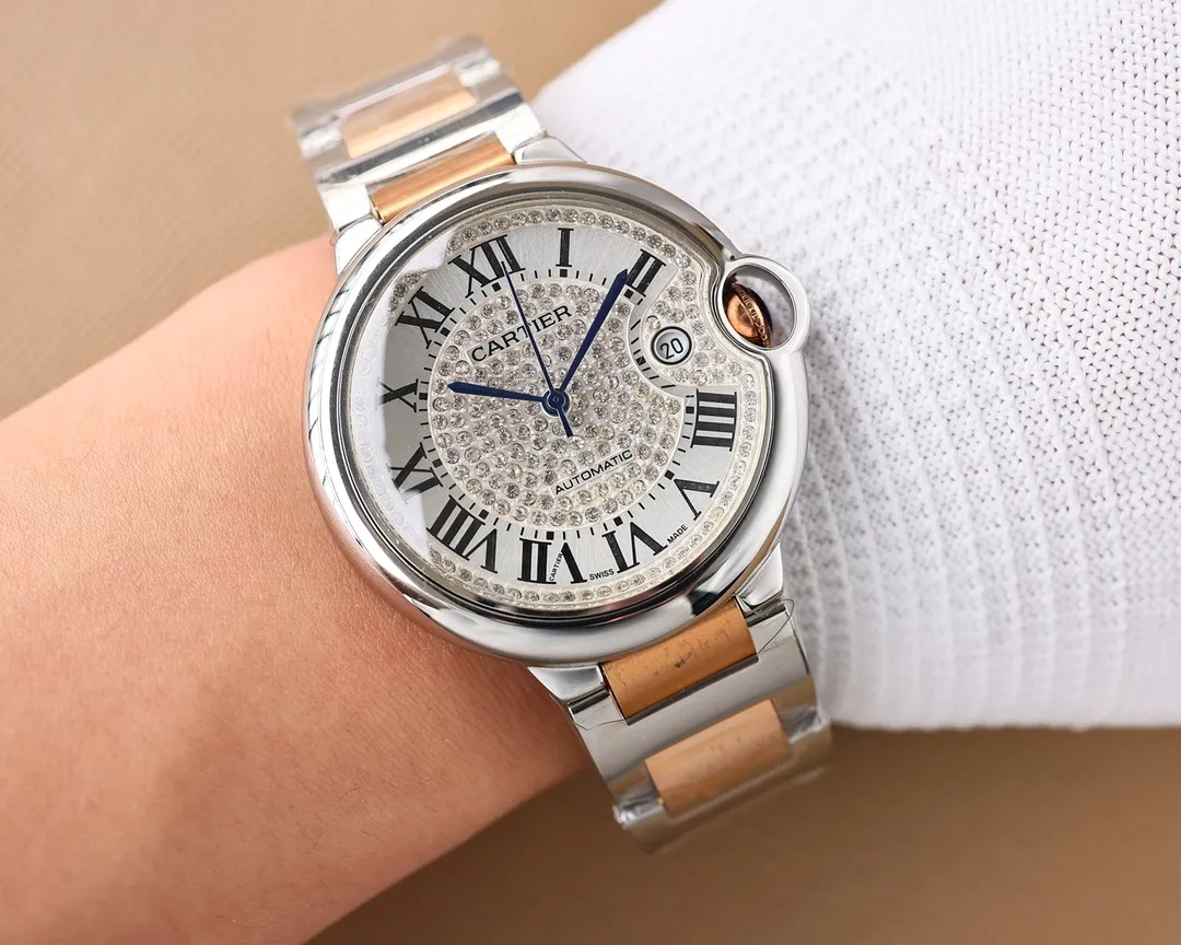 The classic Cartier basket balloon series is shipped with stars! 🎈Couple watch👫, can be equipped with steel belt, crocodile leather, etc., equipped with original imported fully automatic mechanical movement, (zero repair)...Swiss machine quality is 100% super waterproof, using 316 stainless steel case, sapphire mirror, PVC vacuum plating that does not fade💪beautiful gloss, high-end atmosphere, durable and comfortable! The diameter is 42mm for men and 33mm for women. Welcome to forward and order! [Love][Fist][Fist][Handshake][Handshake