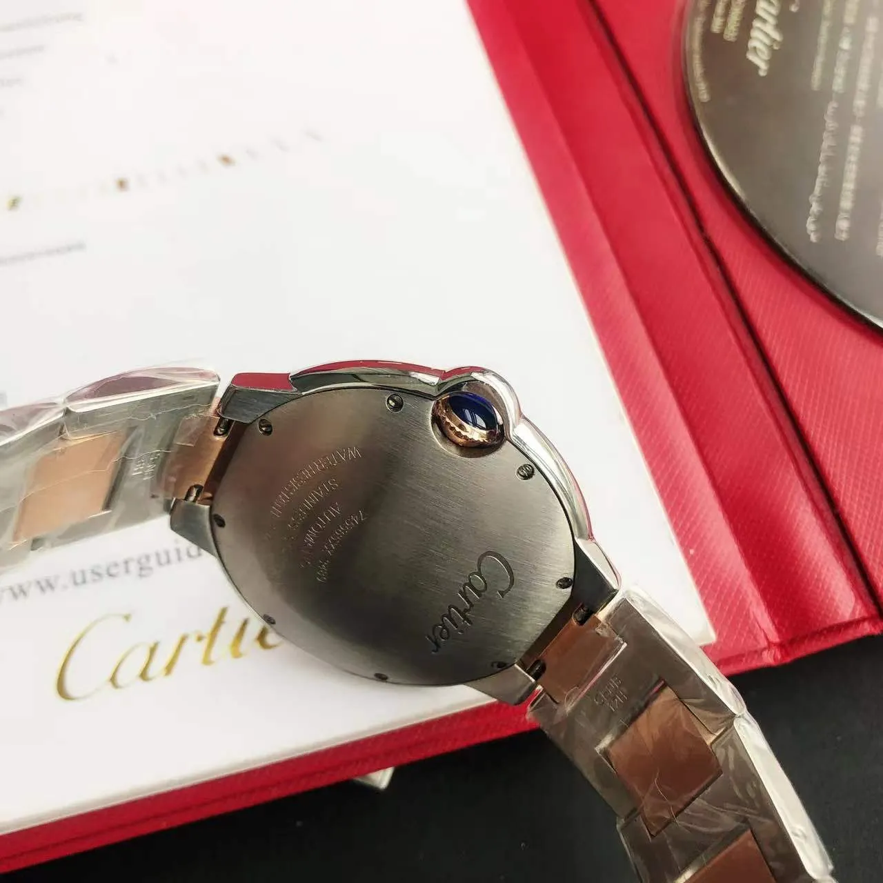 [Original order quality]💰1160! 【High-end replica】💰1720! The Cartier Blue Balloon 42mm series is a one-to-one replica of the original version, sleek and elegant, showing nobility. [Surface] Adopts original CNC color matching, the original version has the same dark yellow color, fine and well-proportioned textures, sword-shaped grilled blue steel hands, bright color and clear reading [Case] ​​The original mold is opened to upgrade the shell shape, the fish-eye sapphire glass head has an obvious crescent position, consistent radian, the crown is centered, and the size is synchronized with the original 42/13mm 316L stainless steel case, which is extremely polished and shiny. The level of detail is no less than the original, perfectly embodying the unique charm of the original. [Movement] Equipped with the top-level Seagull 2824 movement, the parameters are synchronized with the original ones, and can be simultaneously upgraded to the Swiss ETA machine. It has accurate travel time, delicate winding feel, and the time adjustment direction is synchronized with the original ones. [Strap] Equipped with an Italian imported first-layer cowhide strap with an original sand buckle or a top-grade 316L stainless steel bracelet. The parts are polished, and the bracelet screws use the original consistent spring thread ⚠️ Please look for the exclusive quality of GD products