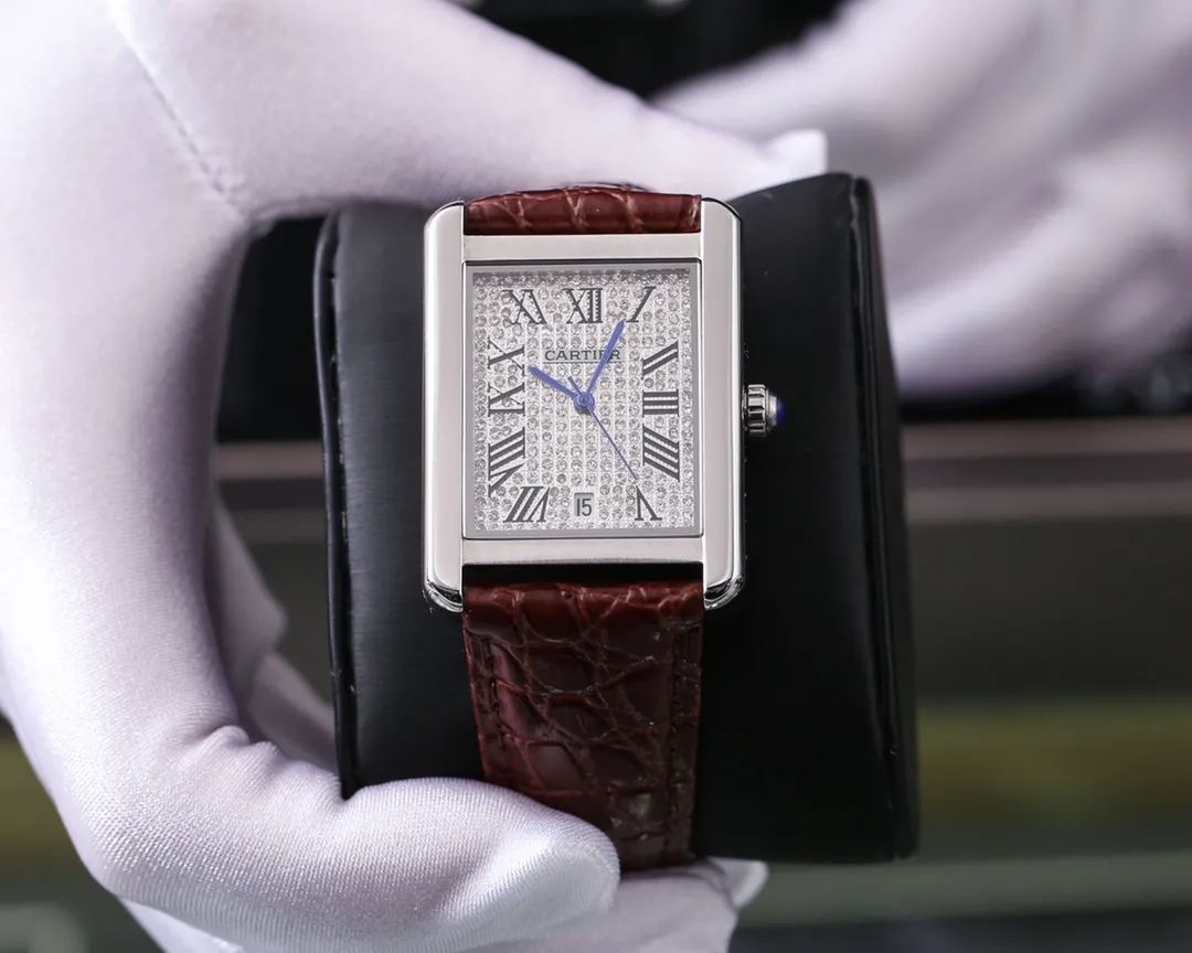 【Customized all-in-one machine】💰1720! Cartier ⌚️CARTIER Tank Series Men's Mechanical Watch 💯 Brand new imported 9015 all-in-one automatic mechanical movement with accurate travel time, 🅾️reworked 💯 316L stainless steel case with imitation machine workmanship Case size 31*41 💯 Anti-scratch sapphire glass mirror 💯 Crocodile pattern cowhide or frosted cowhide strap optional with original folding buckle! Welcome to reprint!