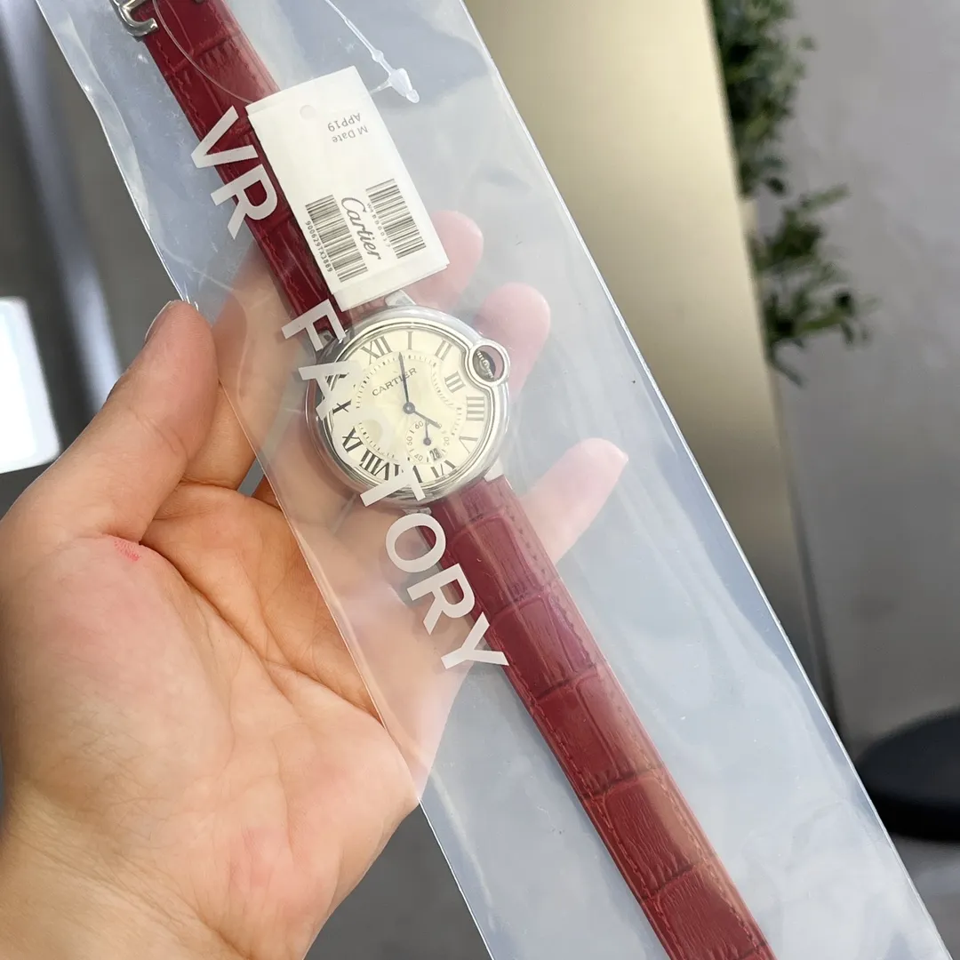 【Top replica】💰1720! Taiwan factory produces three sizes in one women's model 36mm Cartier Cartier Blue Balloon Series: New quartz watch with two-and-a-half-hand calendar display, watch lovers expect two-and-a-half-hand seconds with calendar function, double sapphire glass mirror, 316 fine steel case, steel blue sword-shaped hands, water drop fish eye effect sapphire mirror, Italian imported cowhide, 316 original steel belt, size 36mm thick 11mm (bottom cover coded warranty card tag with three codes in one) individually packaged, Xiaohongshu recommends best-selling models, Douyin live broadcast popular products come to Long