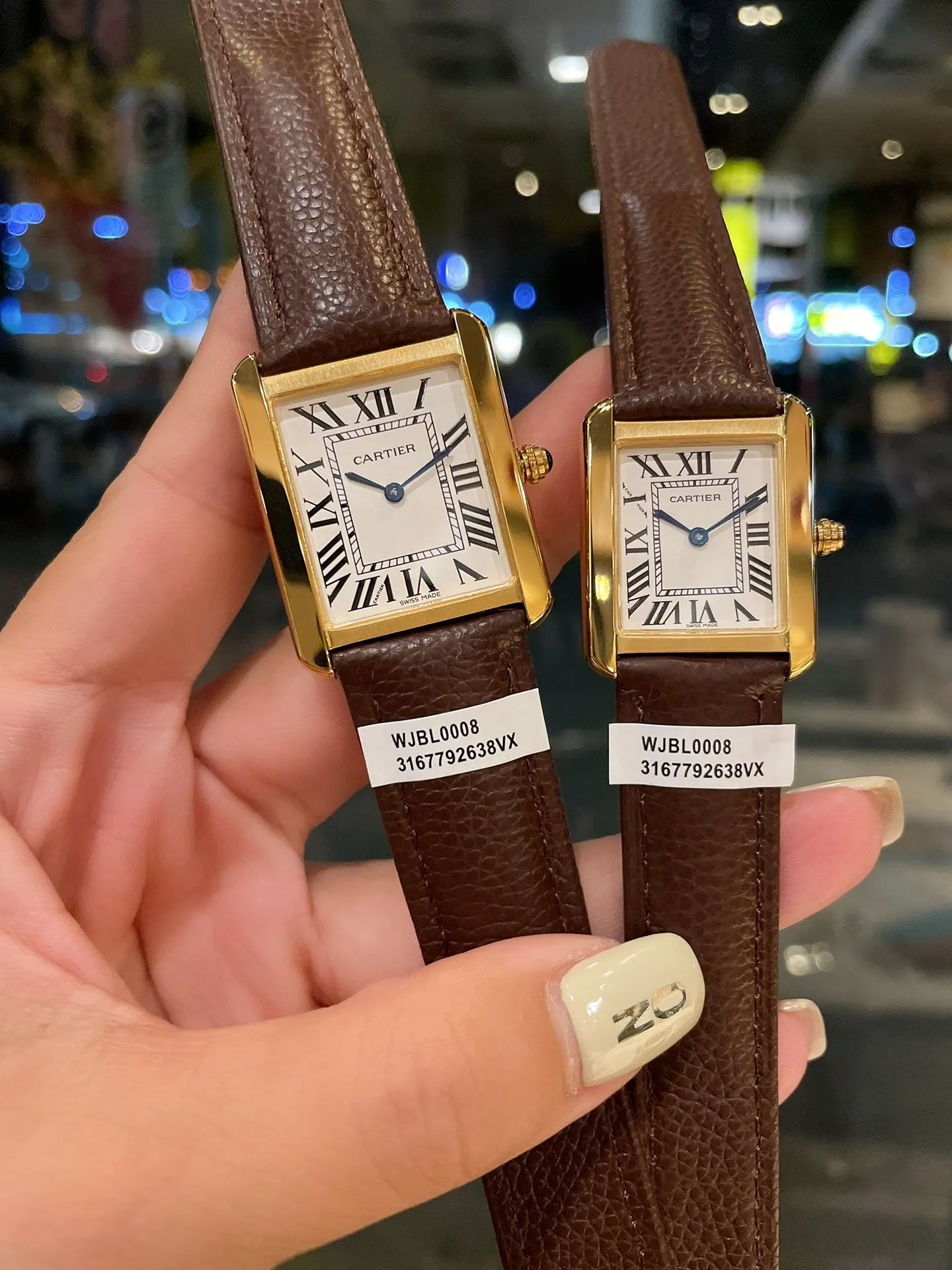 [High-end replica] 💰1120 each! Cartier tank series retro watch TANK tank series! The lettering adopts three-dimensional protrusion, 316L stainless steel version, couple watch, imported Swiss movement, three codes in one. Medium size 27MMX34MM, small size 24MMX31MM. The details are polished, the color of the hands, the curvature of the handle, the original pebbled leather belt, the original stainless steel belt, with sticker code, color distribution: white shell, gold shell, rose gold shell, strap colors are complete! Imported Swiss movement, Sapphire TankSolo’s ingenuity is worth owning!