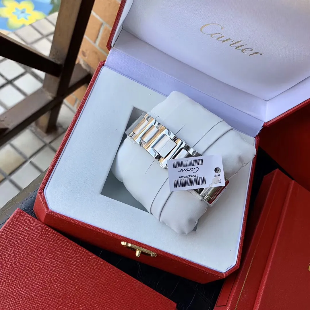 The Taiwan factory all has counters with original shipping boxes - with QR codes that can be scanned. 42mm classic white steel and 33mm double row diamonds 💋 Cartier Blue Balloon series. This series of watches is famous for its delicate style and elegant style in the Cartier watchmaking industry. Of course, this watch must have such characteristics. The color of the stainless steel case makes the watch as light as a balloon, and the blue crown seems to have disobediently deviated from the original planned trajectory, like a playful couple. The Roman numerals on the dial look retro and deep, decorated with guilloche patterns and sword-shaped hands. The entire watch gives people a delicate and considerate feel. Isn’t this what couples need? Built-in: Japanese Citizen fully automatic machine, water drop (fish eye bubble) sapphire glass mirror, highly waterproof, burnt steel blue pointer color, head curvature🎈 🔥Top quality products continue to be produced🔥