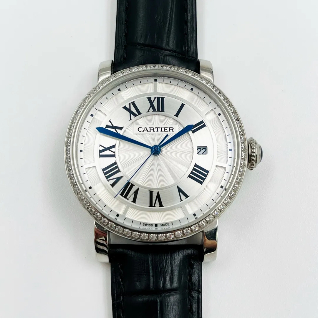 【Foreign trade import】💰1400! Cartier - CARTIER classic three-hand design imported fully automatic three-hand calendar mechanical movement 316L stainless steel case mineral-reinforced mirror genuine cowhide leather strap with original folding buckle Case size: diameter 40.2 mm thickness 12.3 mm Z.W produces outstanding and extraordinary men's style