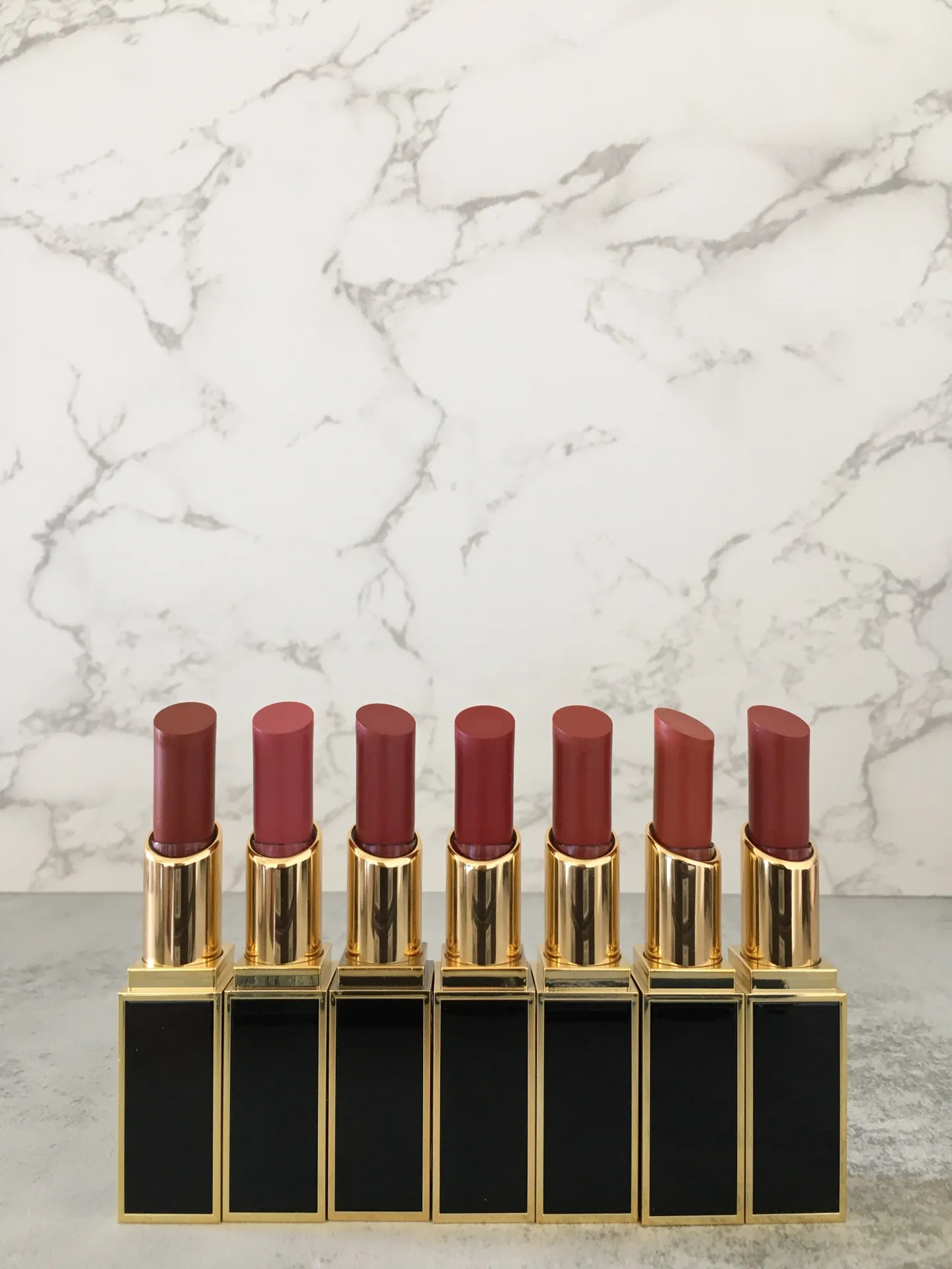 【Purchasing quality】💰320! TF Black Gold Thin Tube Lipstick 💄7⃣️ Color number 24# 26# 27# 28# 50# 51# 52# Does the lipstick look like it looks like after losing weight with black tube? Cute and exquisite ✨ Semi-matte silk satin texture, the makeup feel is very high-end, the entire series has good pigmentation and it goes on the lips smoothly. Although it looks like a matte texture, it has a satin-like luster, so you won’t be afraid of peeling in autumn and winter!