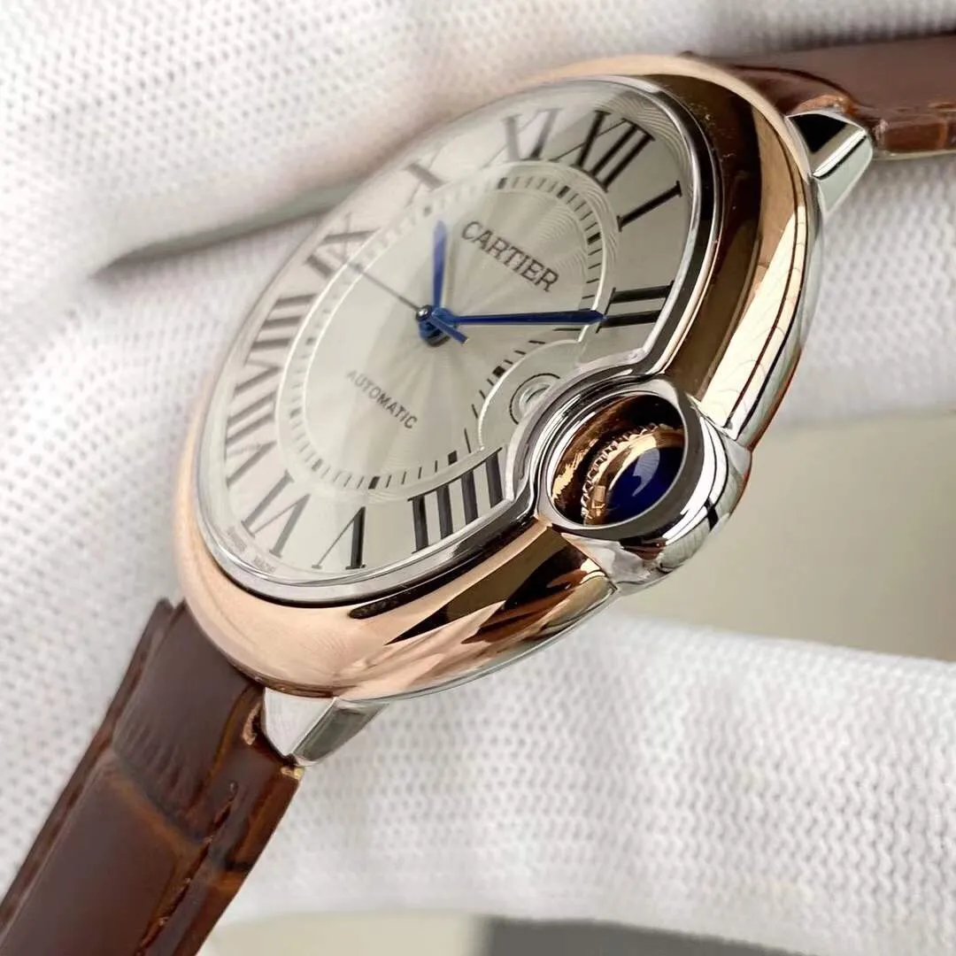 【Top replica】💰2800! CARTIER Cartier Blue Balloon, men's size ~ 42mm, the same shell and strap at the counter, and even every accessory can be interchanged with the genuine product, fully automatic mechanical movement, consistent with the counter, each piece has an independent identification number, double-shaped sapphire crystal fish-eye glass, high-definition sun pattern silver-plated panel, burnt steel blue needle quenched at 1600 degrees Celsius, drum-shaped head gems are fully penetrated by blue light, and are truly perfect in every detail!